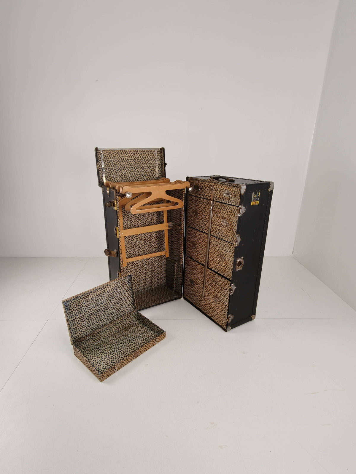 Antique 1924 Belber Black Leather Steamer Trunk - Large Travel Wardrobe Antique 1924 Belber Black Leather Steamer Trunk - Large Travel Wardrobe