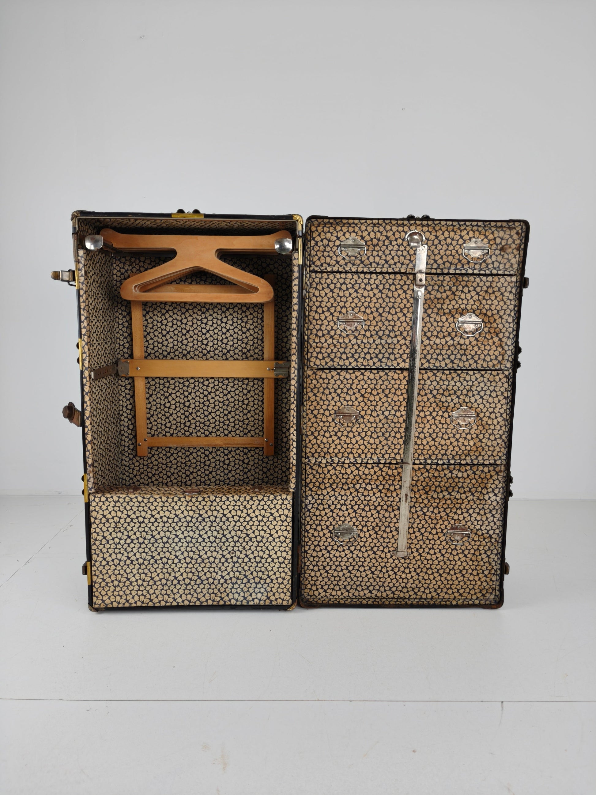 Antique 1924 Belber Black Leather Steamer Trunk - Large Travel Wardrobe Antique 1924 Belber Black Leather Steamer Trunk - Large Travel Wardrobe