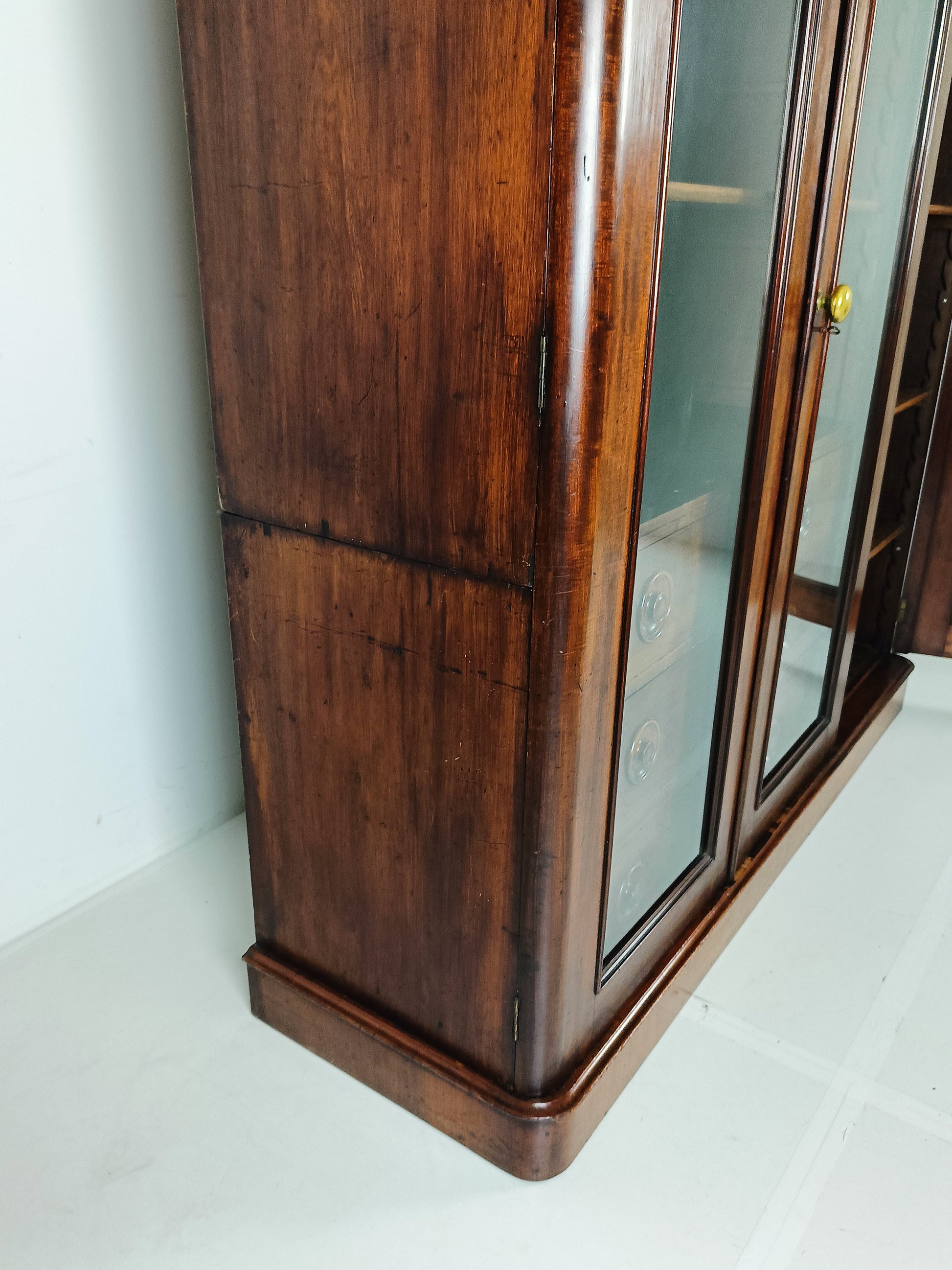 Antique 19th Century Scottish Mahogany Cabinet Antique 19th Century Scottish Mahogany Cabinet