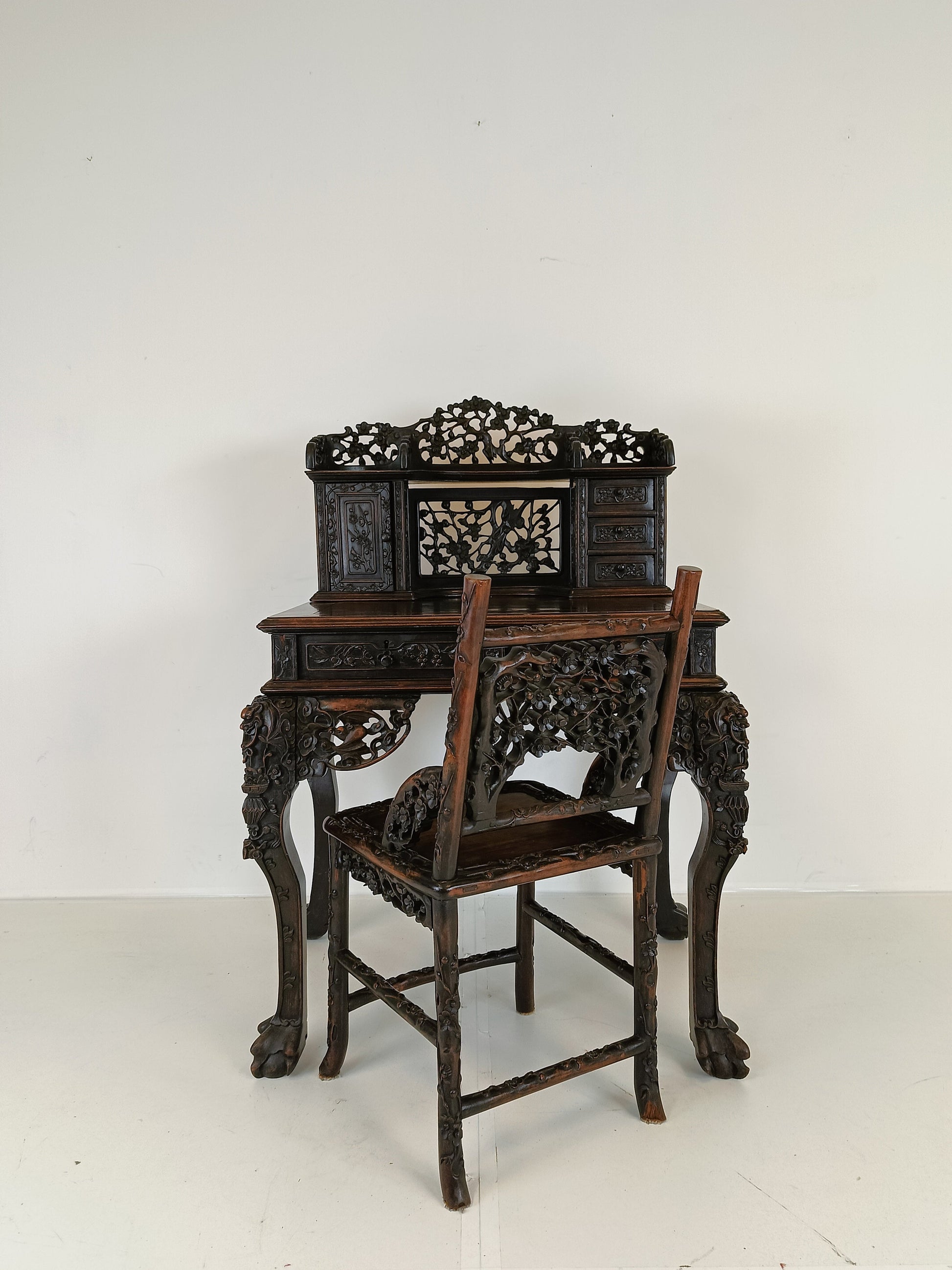 Antique Chinese Padouk Wood Chair Antique Chinese Padouk Wood Chair