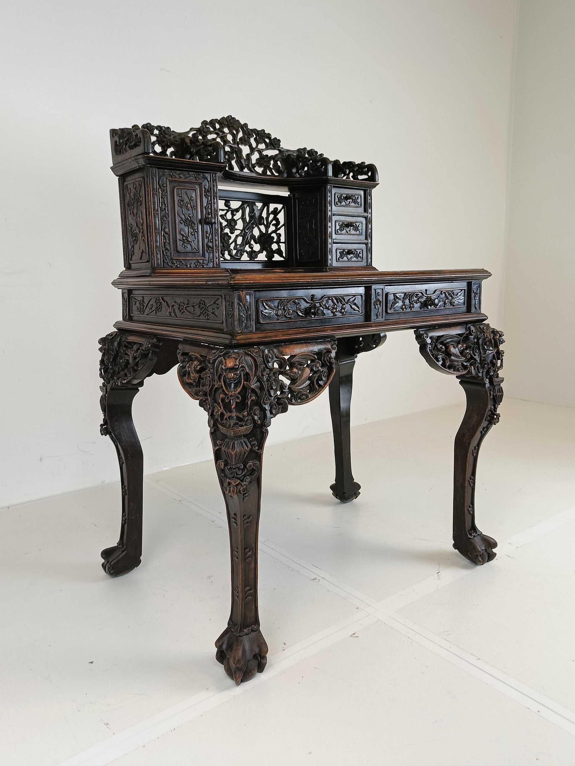 Antique Chinese Padouk Wood Desk Antique Chinese Padouk Wood Desk