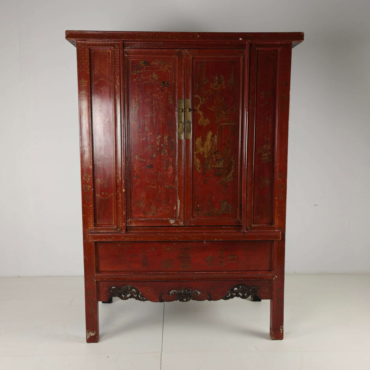 Antique Chinese red lacquer cabinet, late 19th / early 20th century. Antique Chinese red lacquer cabinet, late 19th / early 20th century.