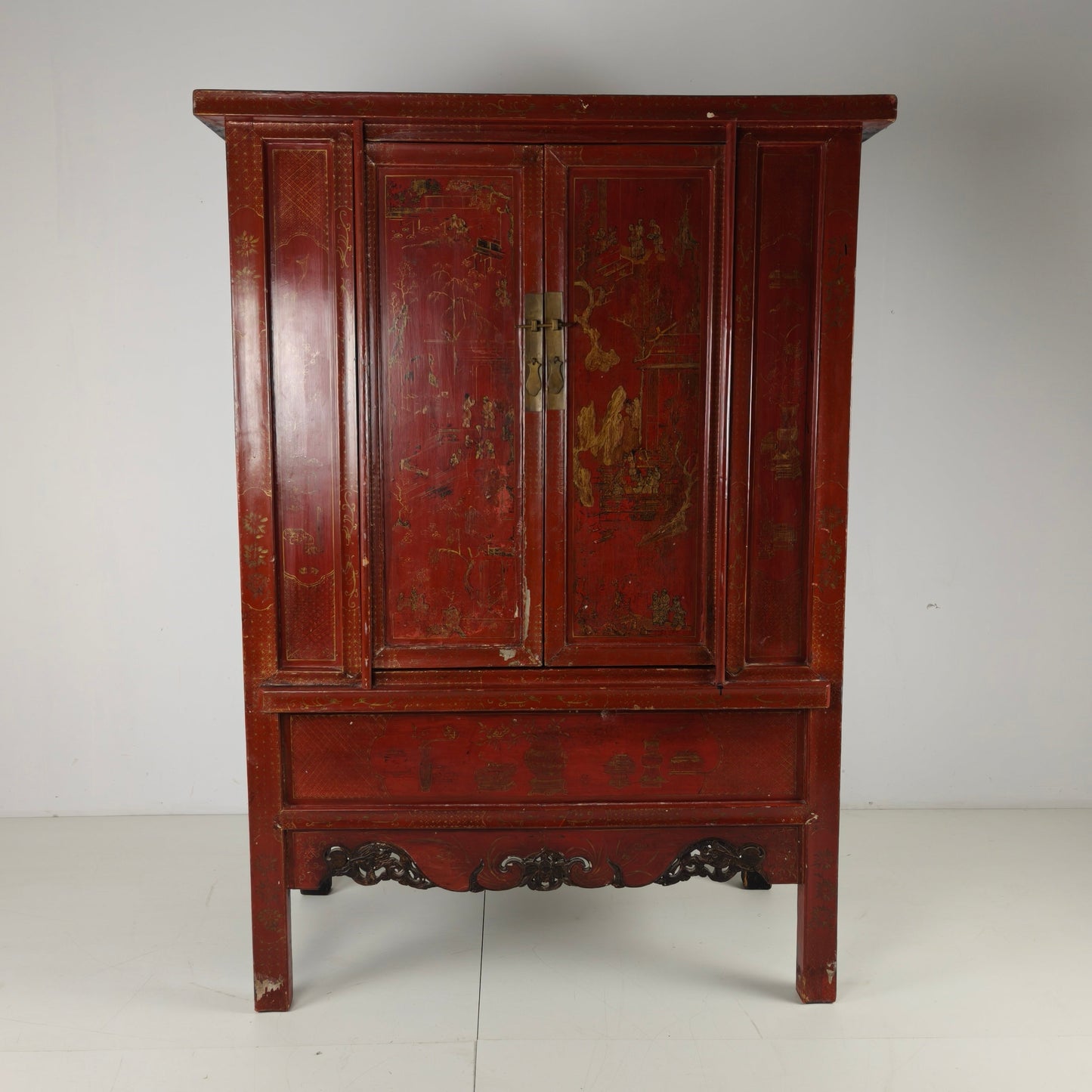 Antique Chinese red lacquer cabinet, late 19th / early 20th century. Antique Chinese red lacquer cabinet, late 19th / early 20th century.
