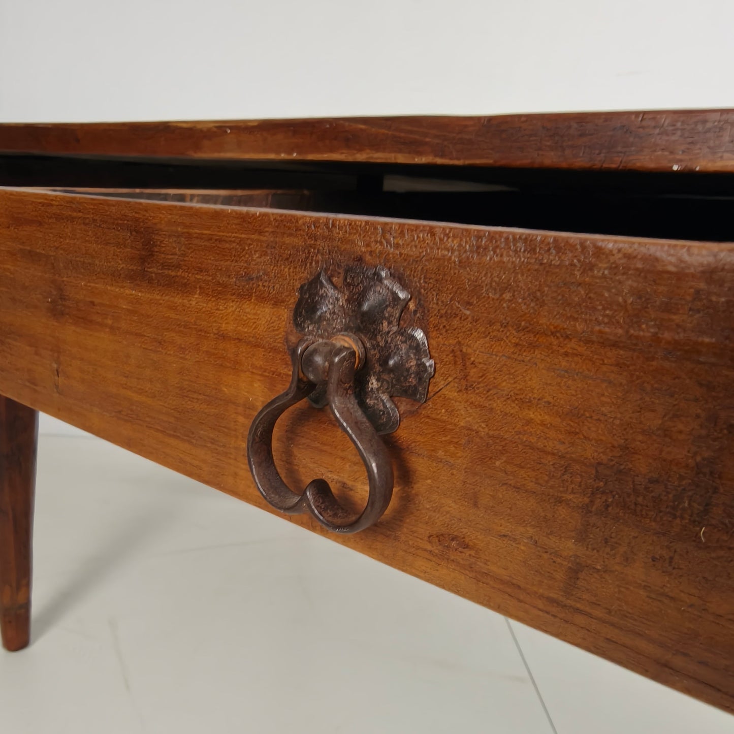 Antique Colonial Dining Table Antique Colonial Dining Table