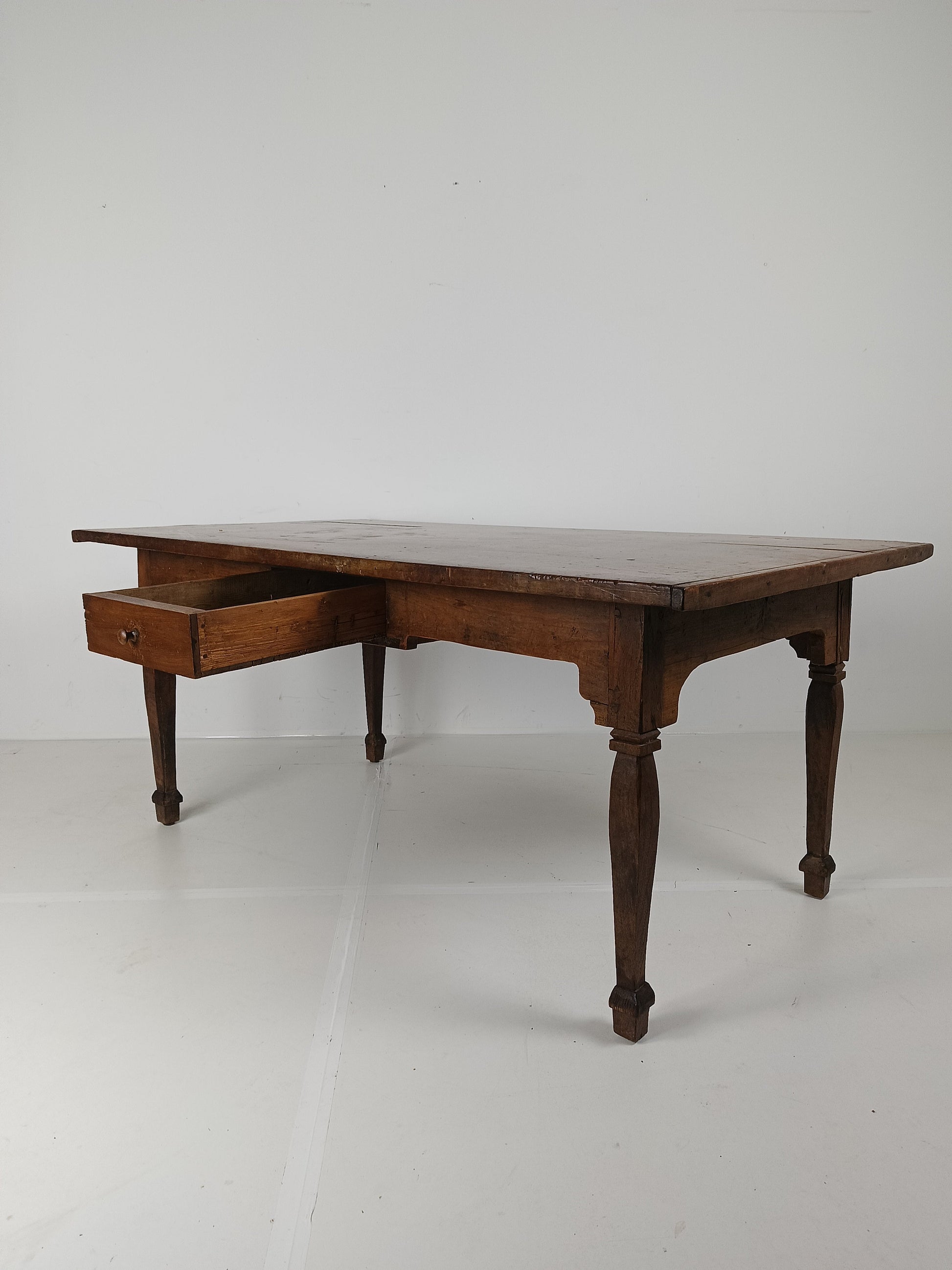 Antique Dining Table, Early 19th Century Antique Dining Table, Early 19th Century