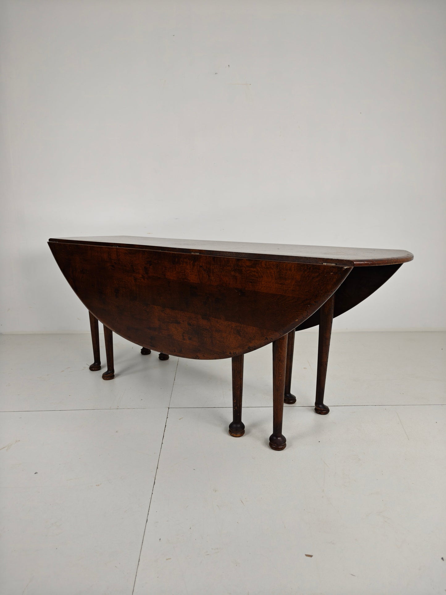 Antique English Drop-Leaf Dining Table – Victorian – 8 Legs – Oval Shape – Seats 8 Antique English Drop-Leaf Dining Table – Victorian – 8 Legs – Oval Shape – Seats 8
