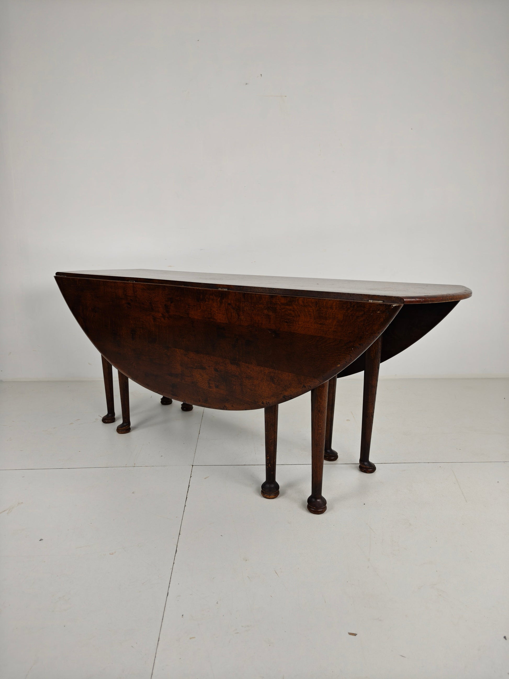 Antique English Drop-Leaf Dining Table – Victorian – 8 Legs – Oval Shape – Seats 8 Antique English Drop-Leaf Dining Table – Victorian – 8 Legs – Oval Shape – Seats 8