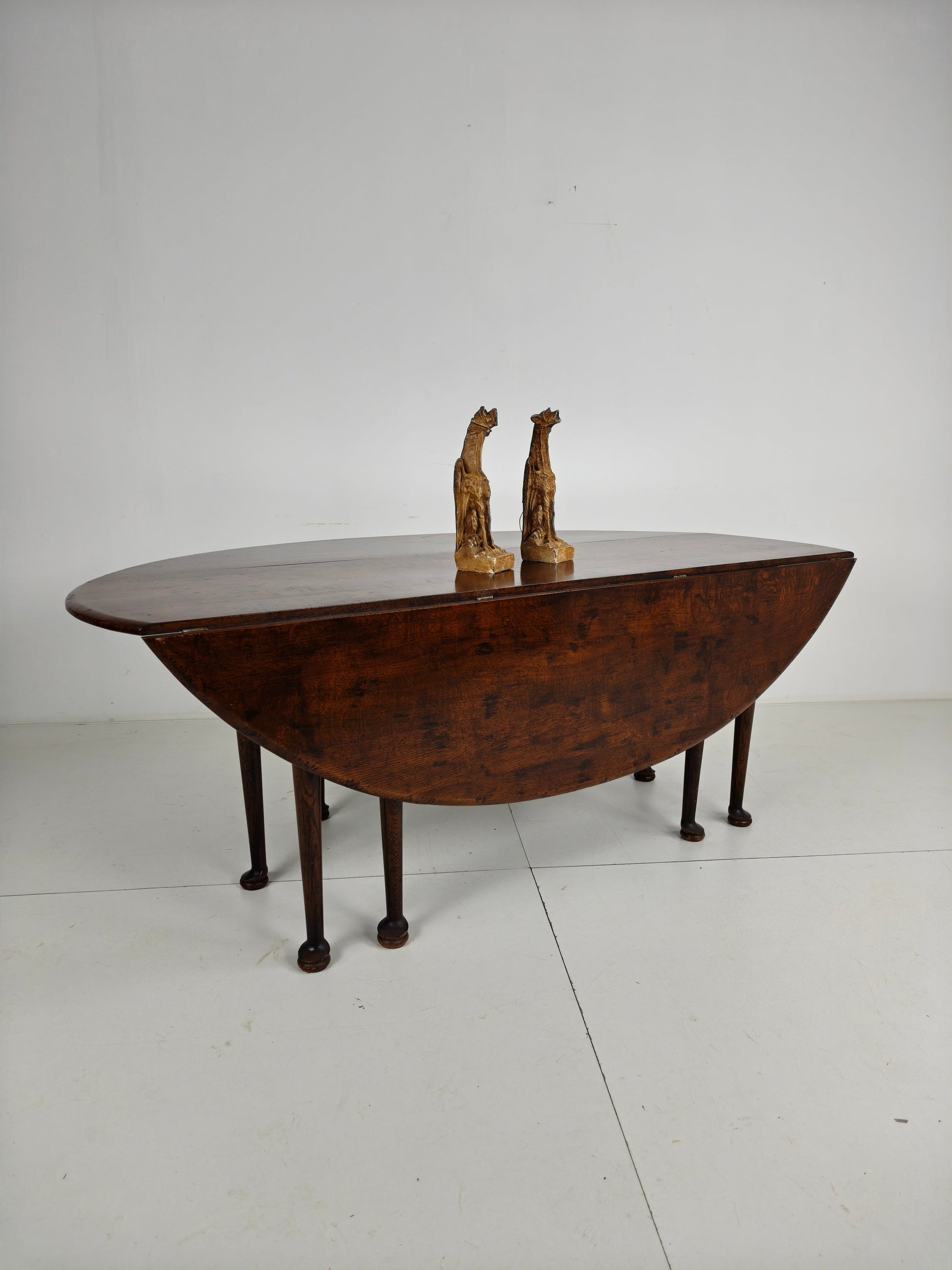 Antique English Drop-Leaf Dining Table – Victorian – 8 Legs – Oval Shape – Seats 8 Antique English Drop-Leaf Dining Table – Victorian – 8 Legs – Oval Shape – Seats 8