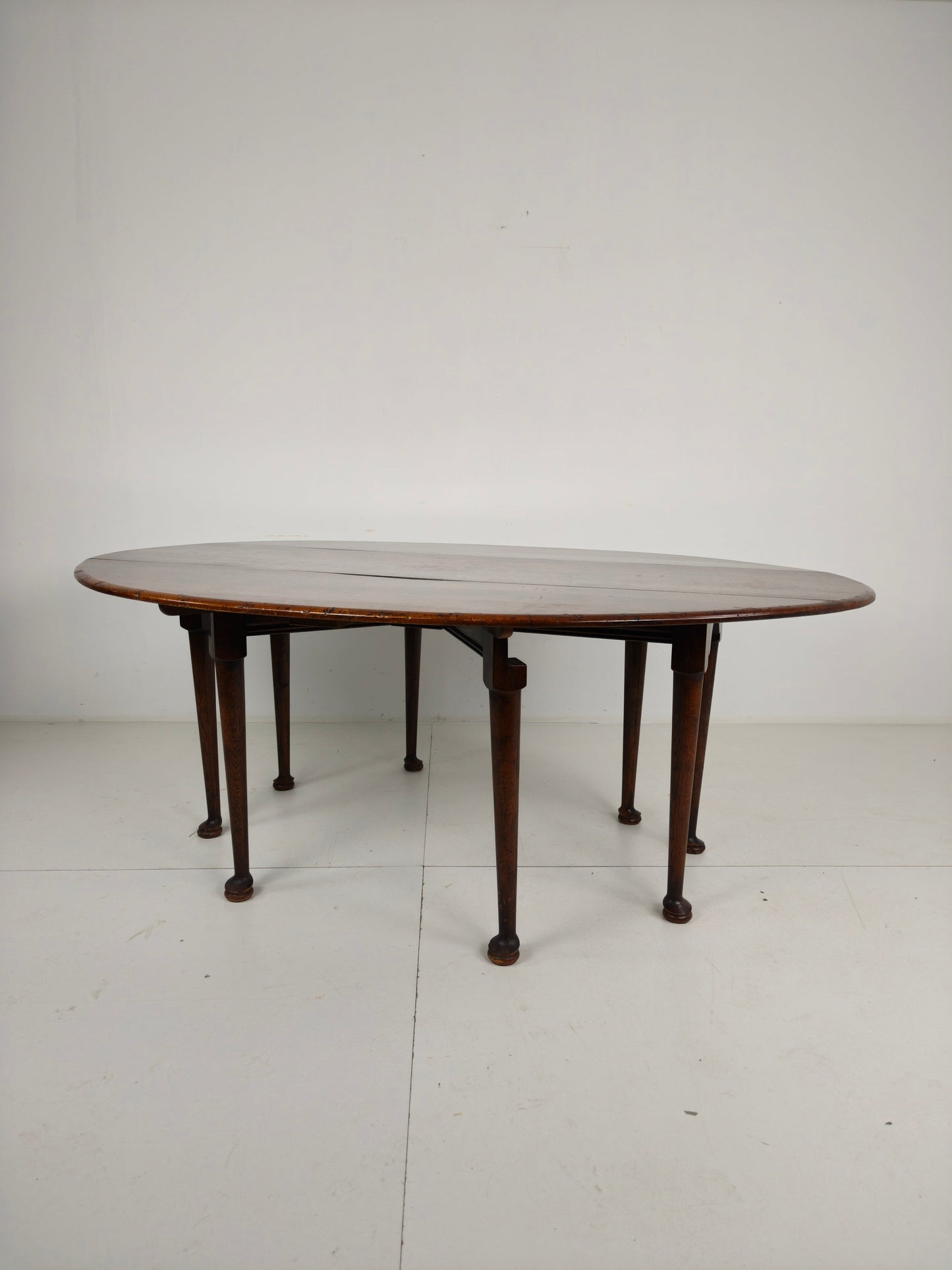Antique English Drop-Leaf Dining Table – Victorian – 8 Legs – Oval Shape – Seats 8 Antique English Drop-Leaf Dining Table – Victorian – 8 Legs – Oval Shape – Seats 8