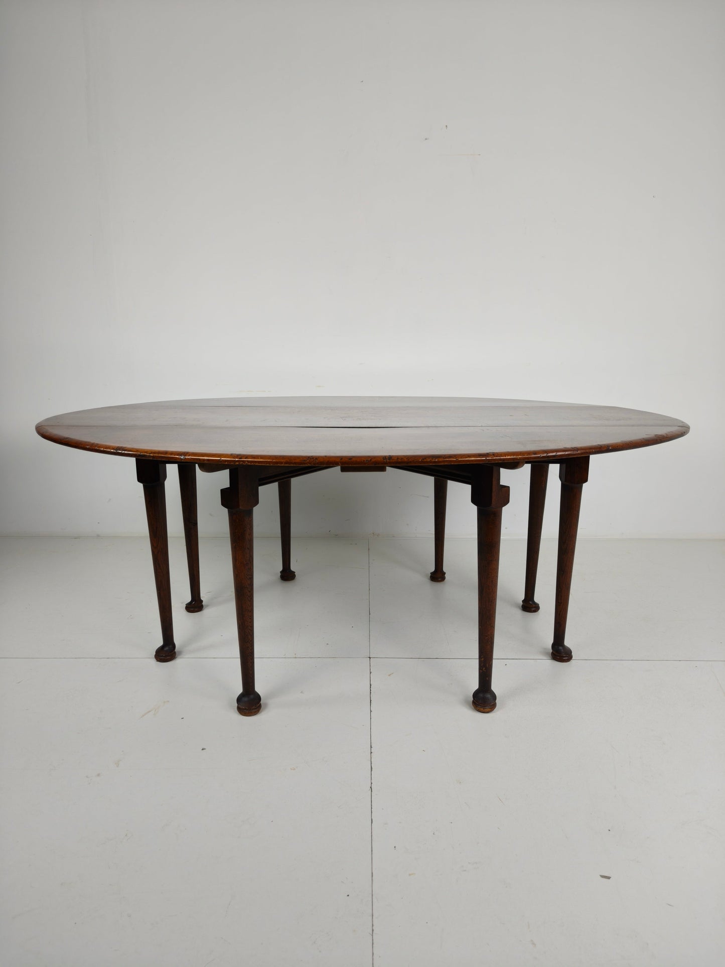 Antique English Drop-Leaf Dining Table – Victorian – 8 Legs – Oval Shape – Seats 8 Antique English Drop-Leaf Dining Table – Victorian – 8 Legs – Oval Shape – Seats 8