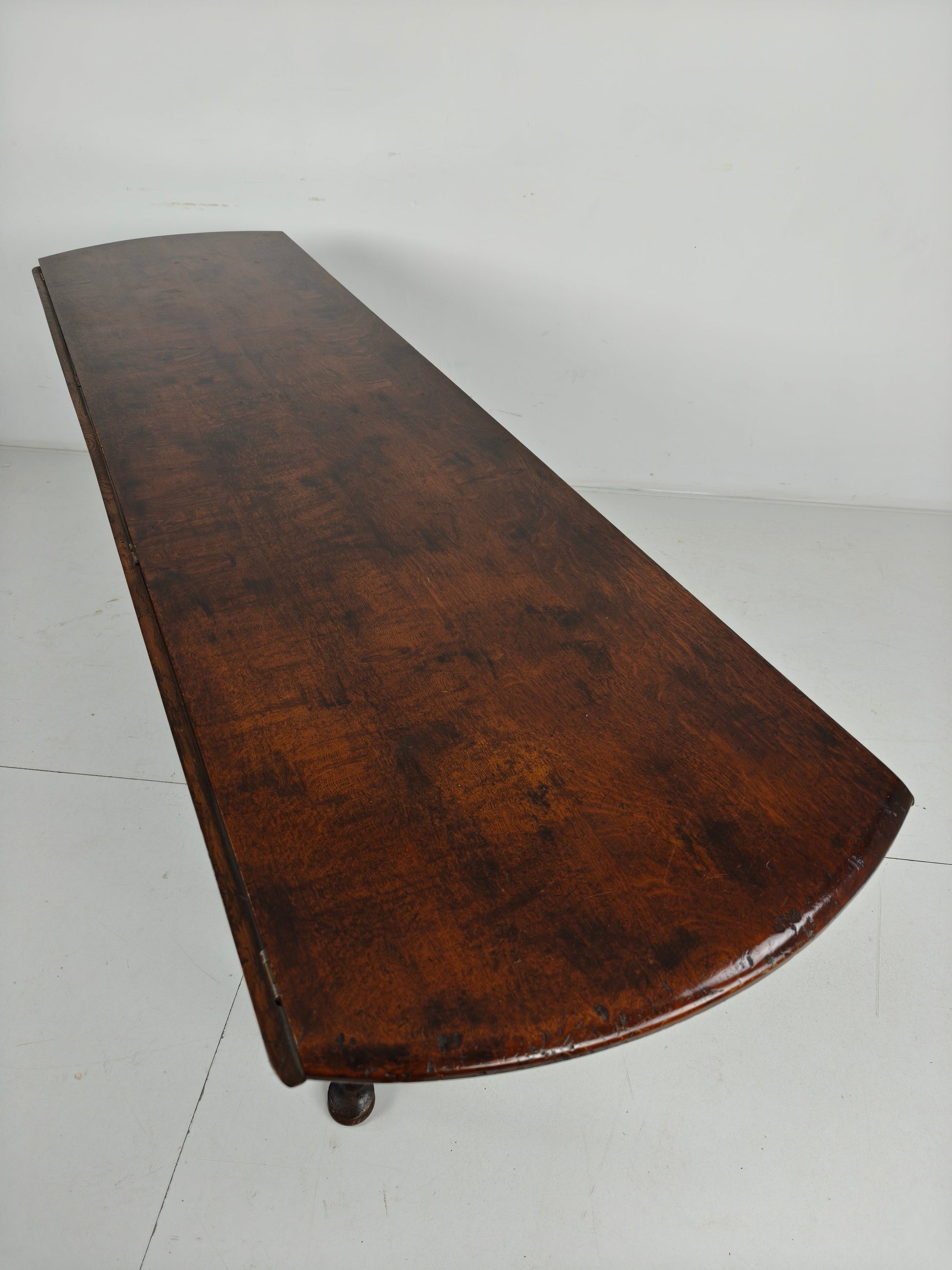 Antique English Drop-Leaf Dining Table – Victorian – 8 Legs – Oval Shape – Seats 8 Antique English Drop-Leaf Dining Table – Victorian – 8 Legs – Oval Shape – Seats 8