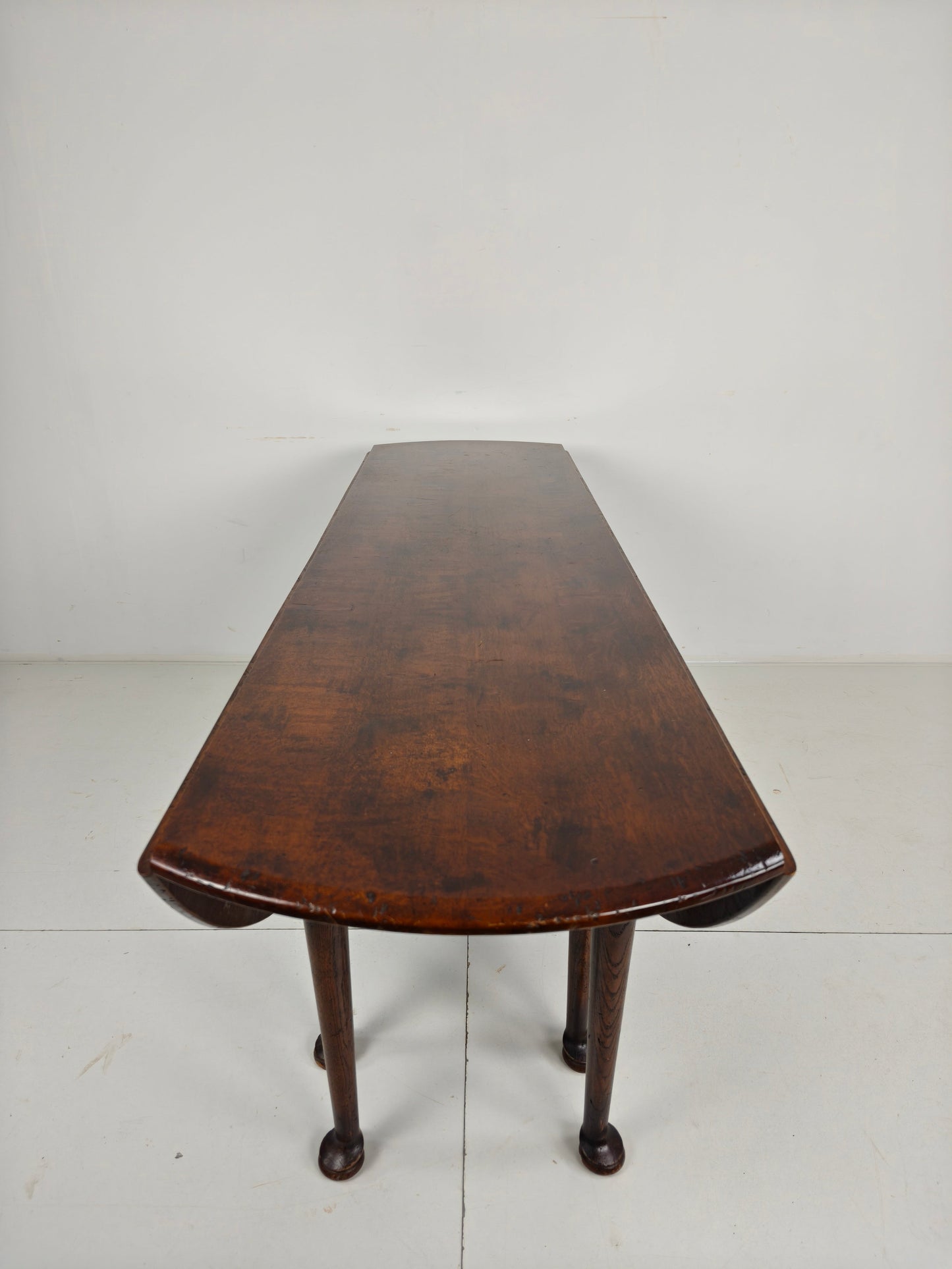 Antique English Drop-Leaf Dining Table – Victorian – 8 Legs – Oval Shape – Seats 8 Antique English Drop-Leaf Dining Table – Victorian – 8 Legs – Oval Shape – Seats 8