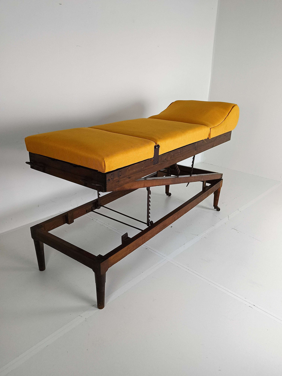 Antique English Militairy Hospital Bed Antique English Militairy Hospital Bed