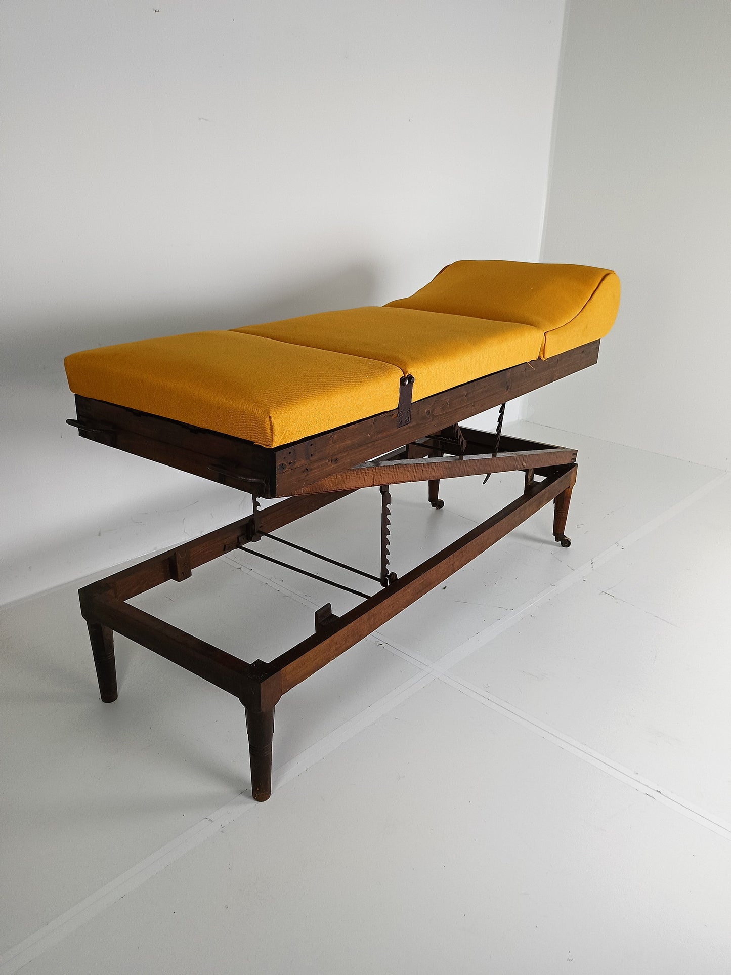 Antique English Militairy Hospital Bed Antique English Militairy Hospital Bed