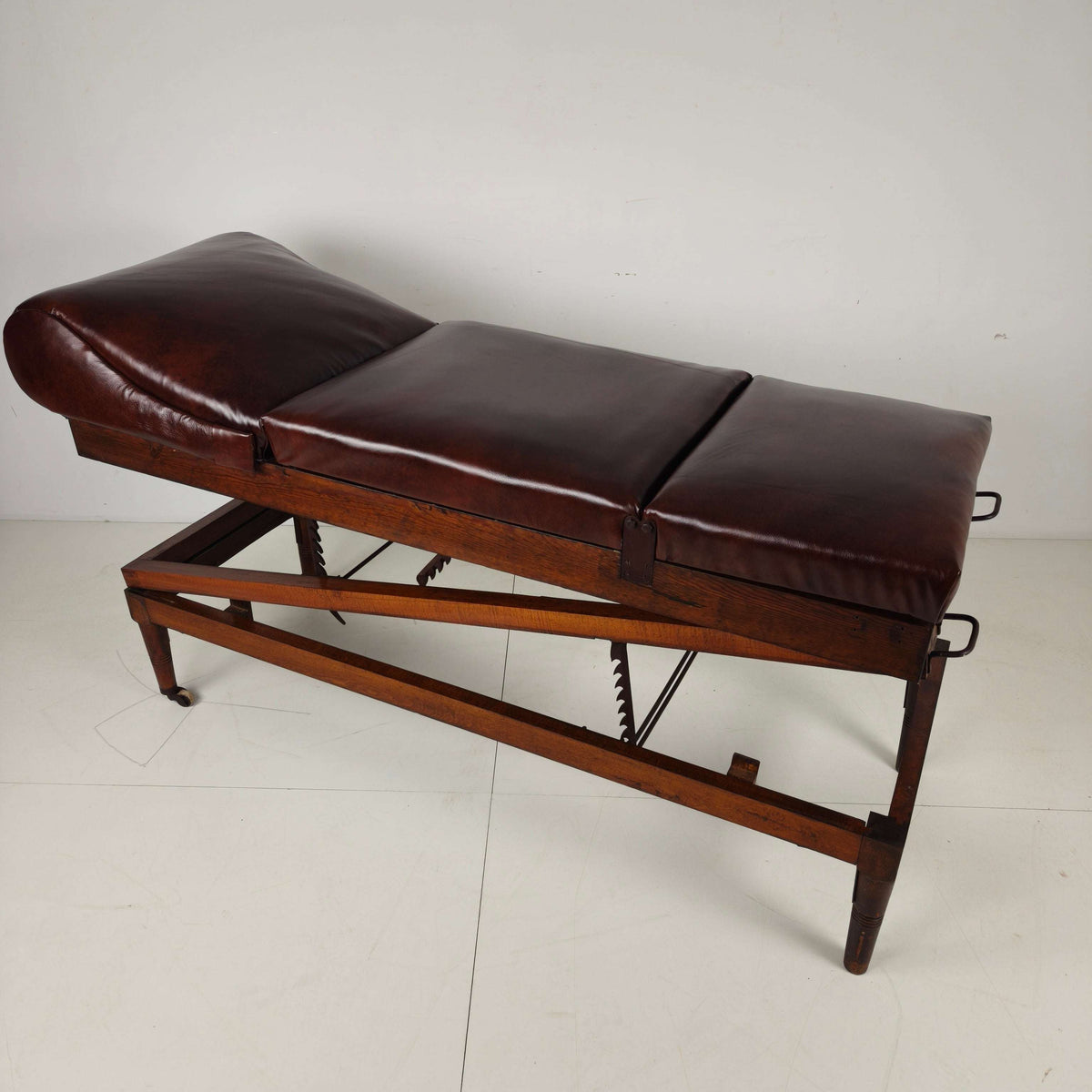 Antique English Military Hospital Bed – 19th Century Antique English Military Hospital Bed – 19th Century
