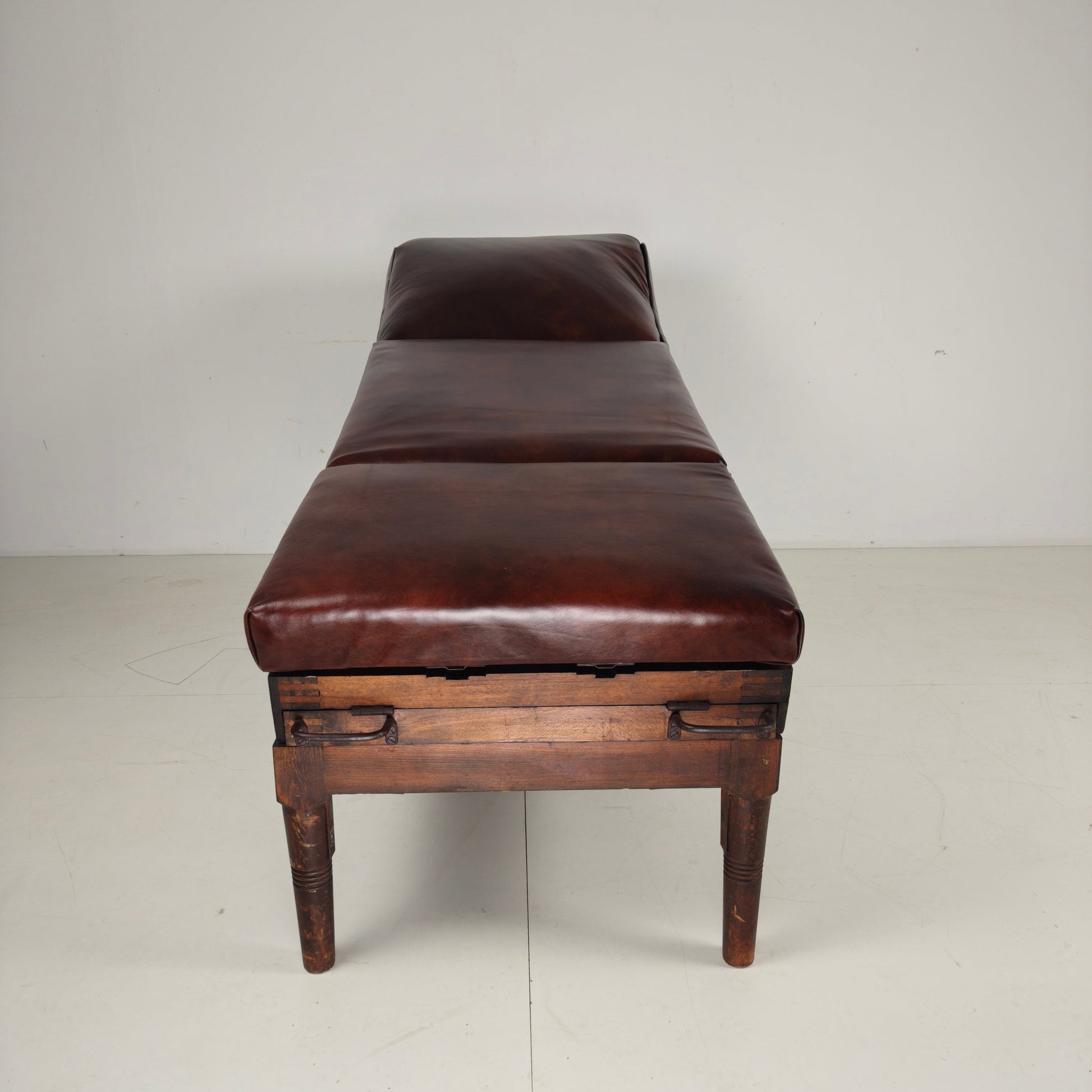 Antique English Military Hospital Bed – 19th Century Antique English Military Hospital Bed – 19th Century