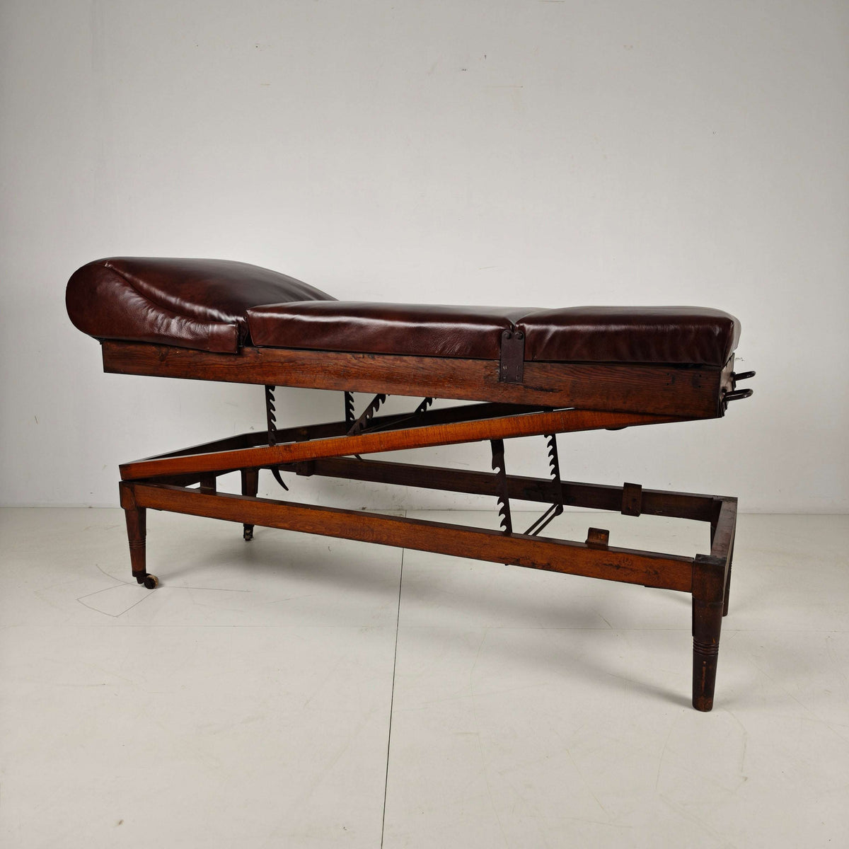 Antique English Military Hospital Bed – 19th Century Antique English Military Hospital Bed – 19th Century