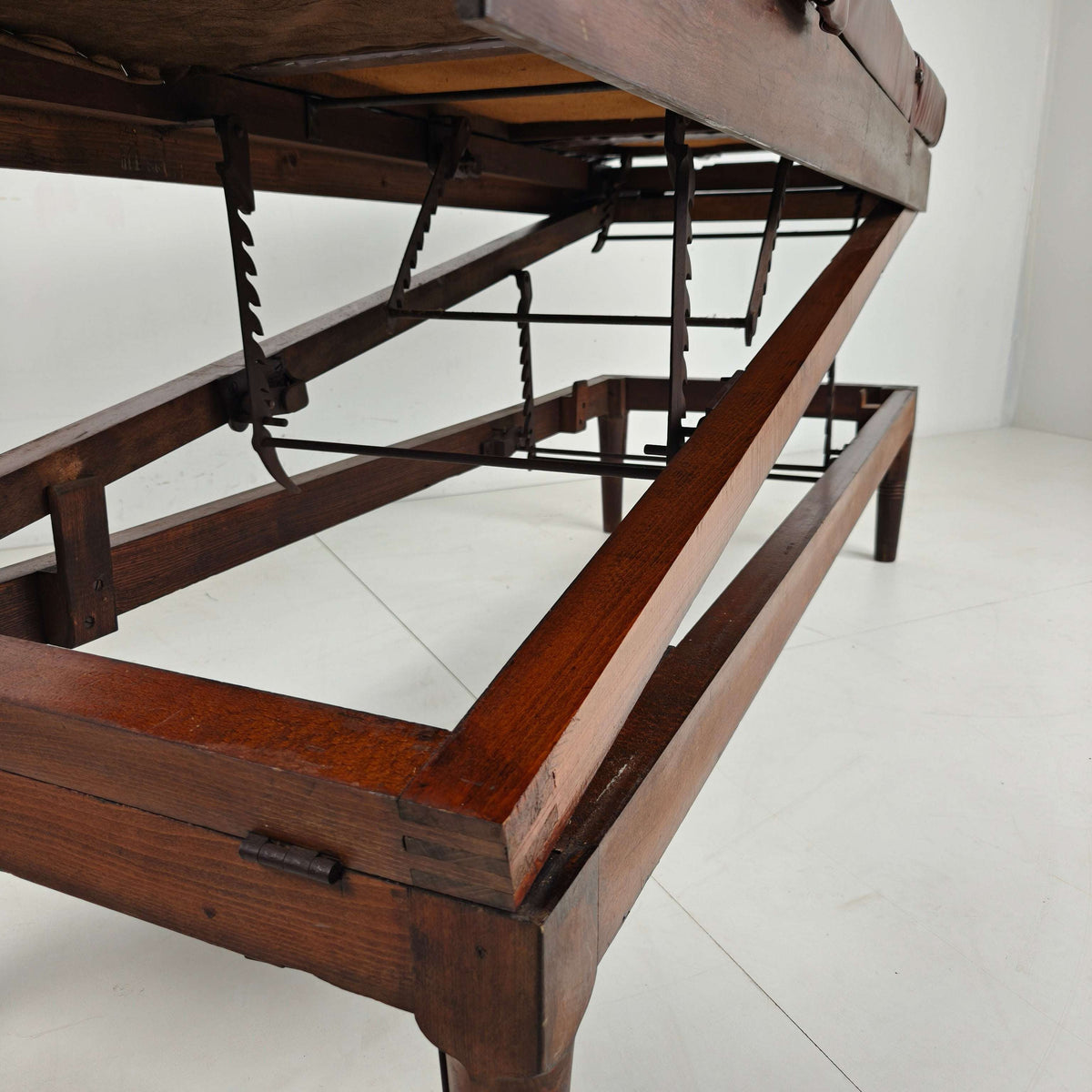 Antique English Military Hospital Bed – 19th Century Antique English Military Hospital Bed – 19th Century