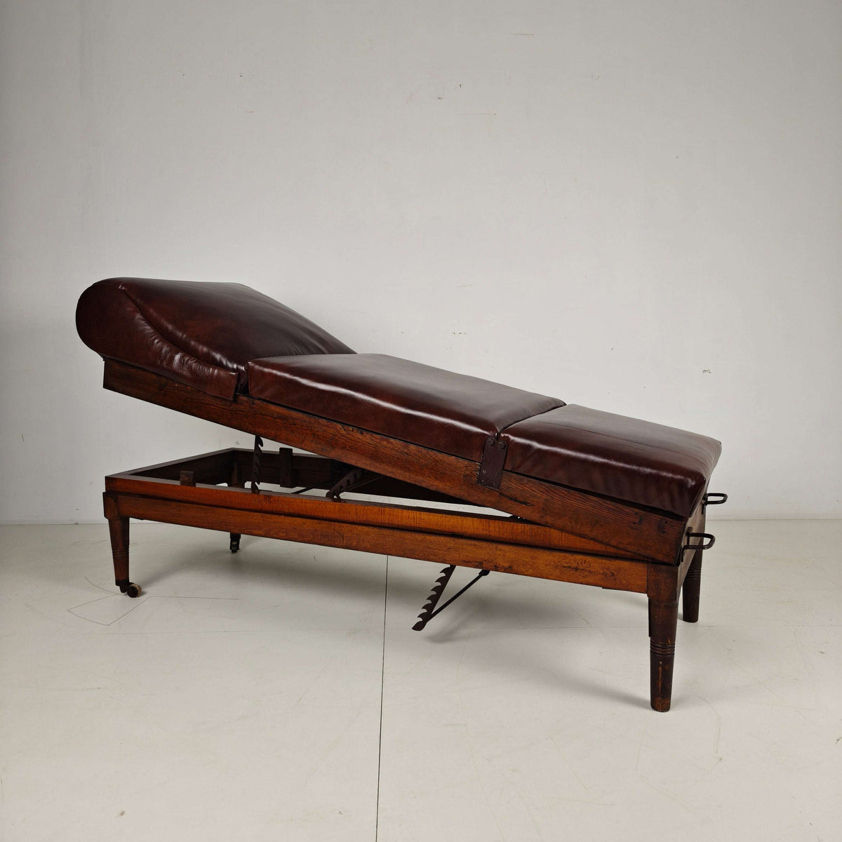 Antique English Military Hospital Bed – 19th Century Antique English Military Hospital Bed – 19th Century