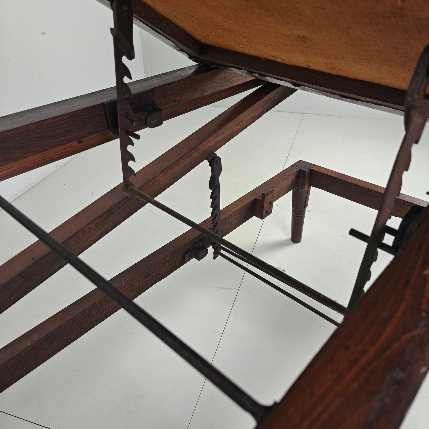 Antique English Military Hospital Bed – 19th Century Antique English Military Hospital Bed – 19th Century