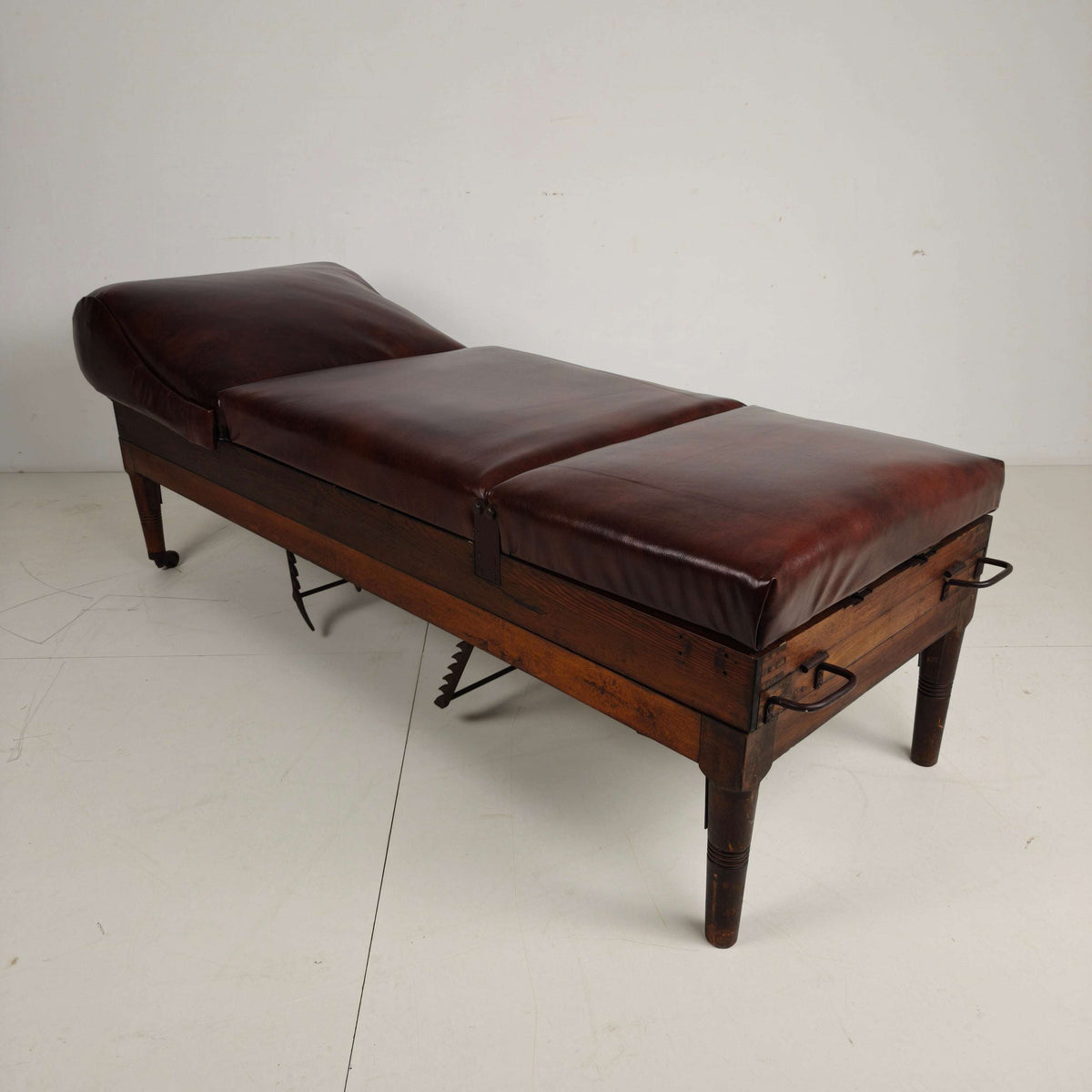 Antique English Military Hospital Bed – 19th Century Antique English Military Hospital Bed – 19th Century
