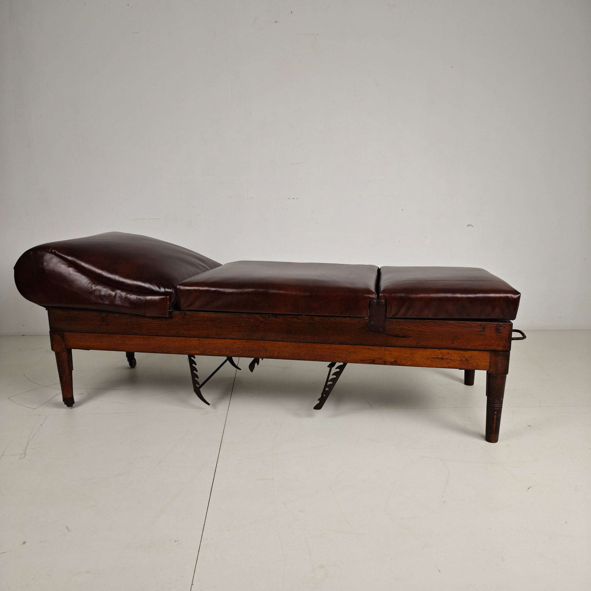 Antique English Military Hospital Bed – 19th Century Antique English Military Hospital Bed – 19th Century