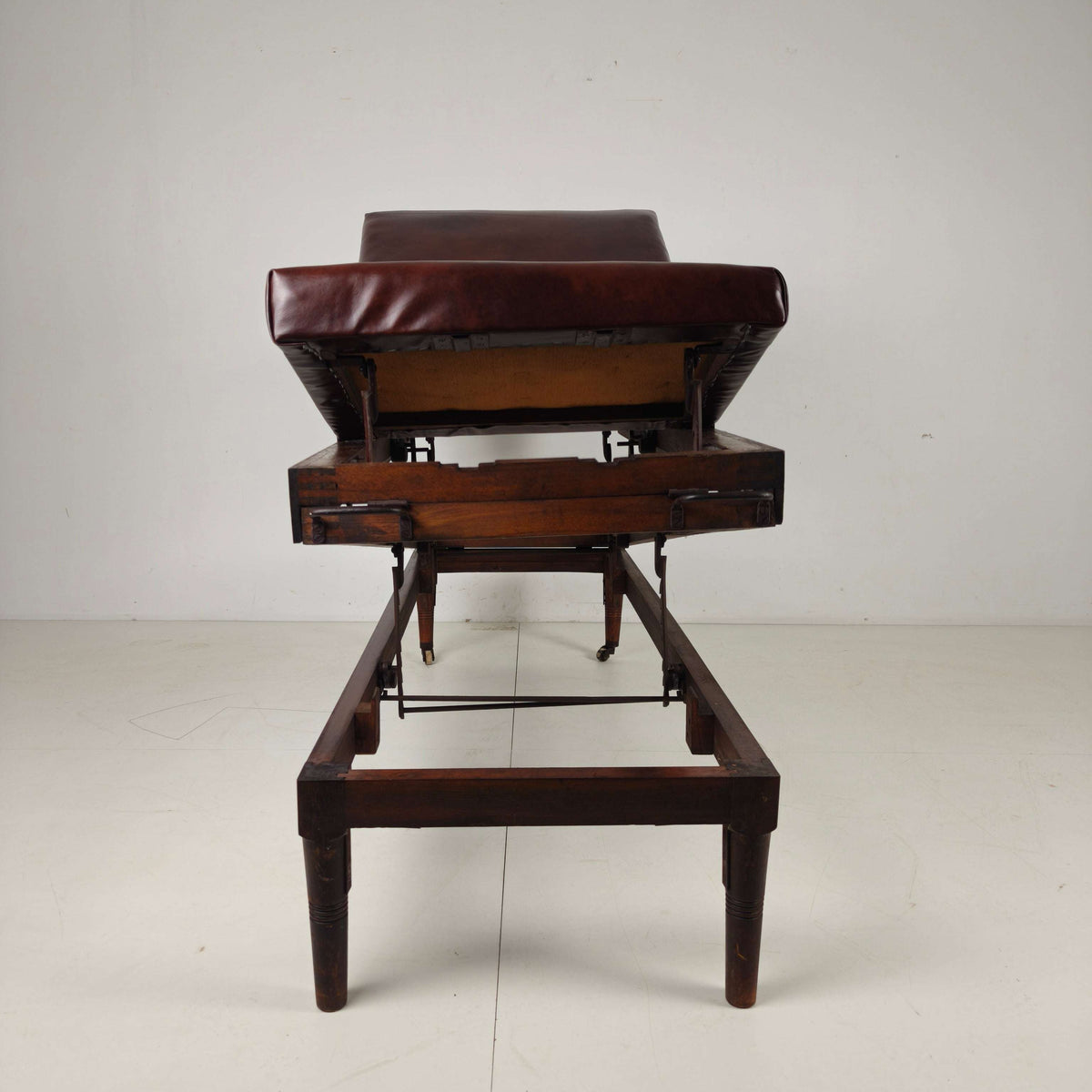 Antique English Military Hospital Bed – 19th Century Antique English Military Hospital Bed – 19th Century