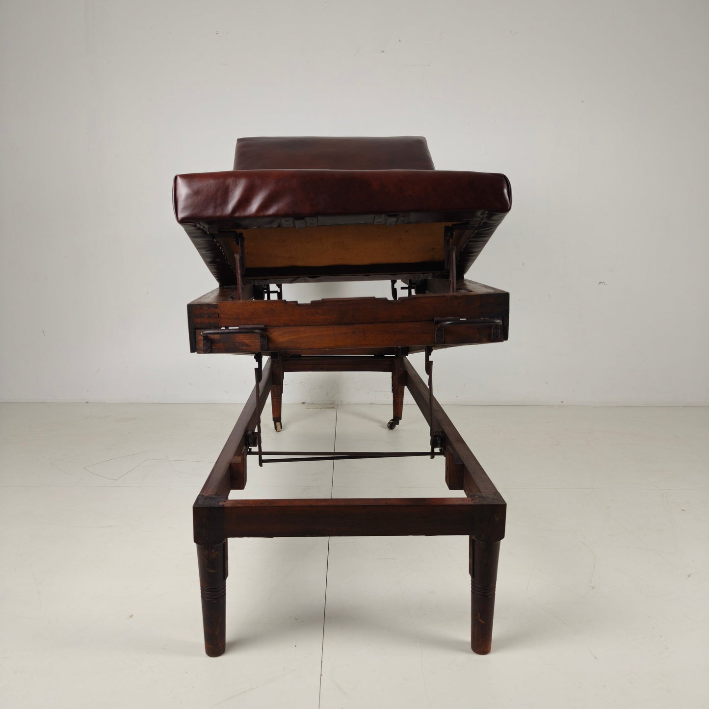 Antique English Military Hospital Bed – 19th Century Antique English Military Hospital Bed – 19th Century