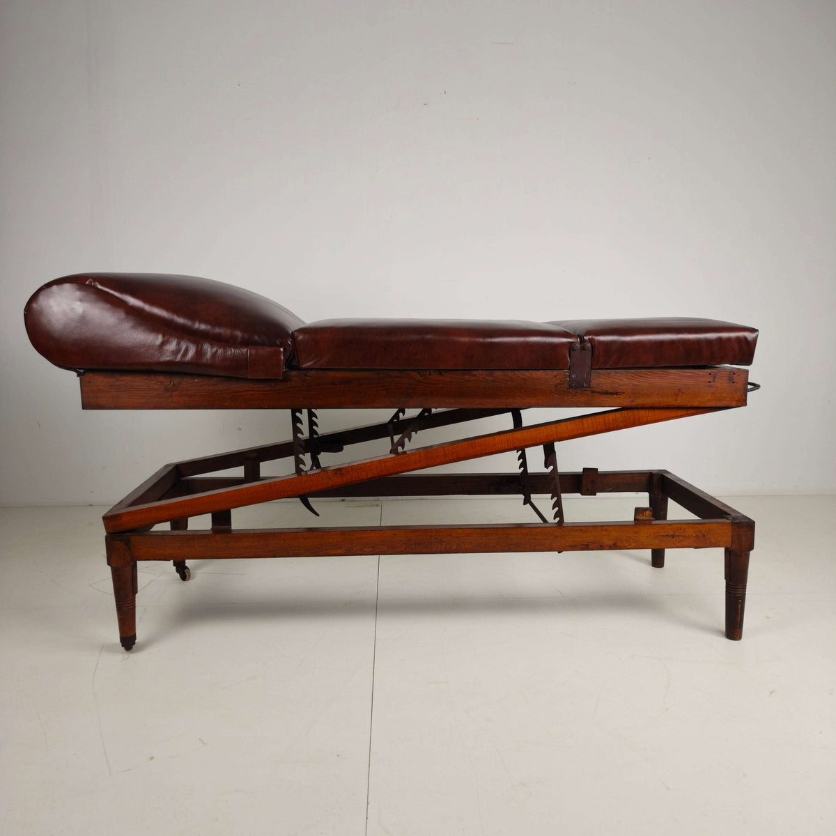 Antique English Military Hospital Bed – 19th Century Antique English Military Hospital Bed – 19th Century
