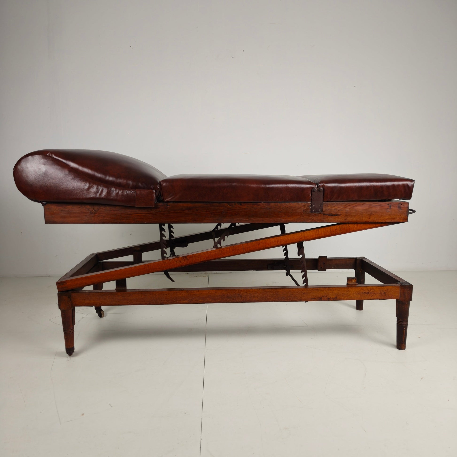 Antique English Military Hospital Bed – 19th Century Antique English Military Hospital Bed – 19th Century