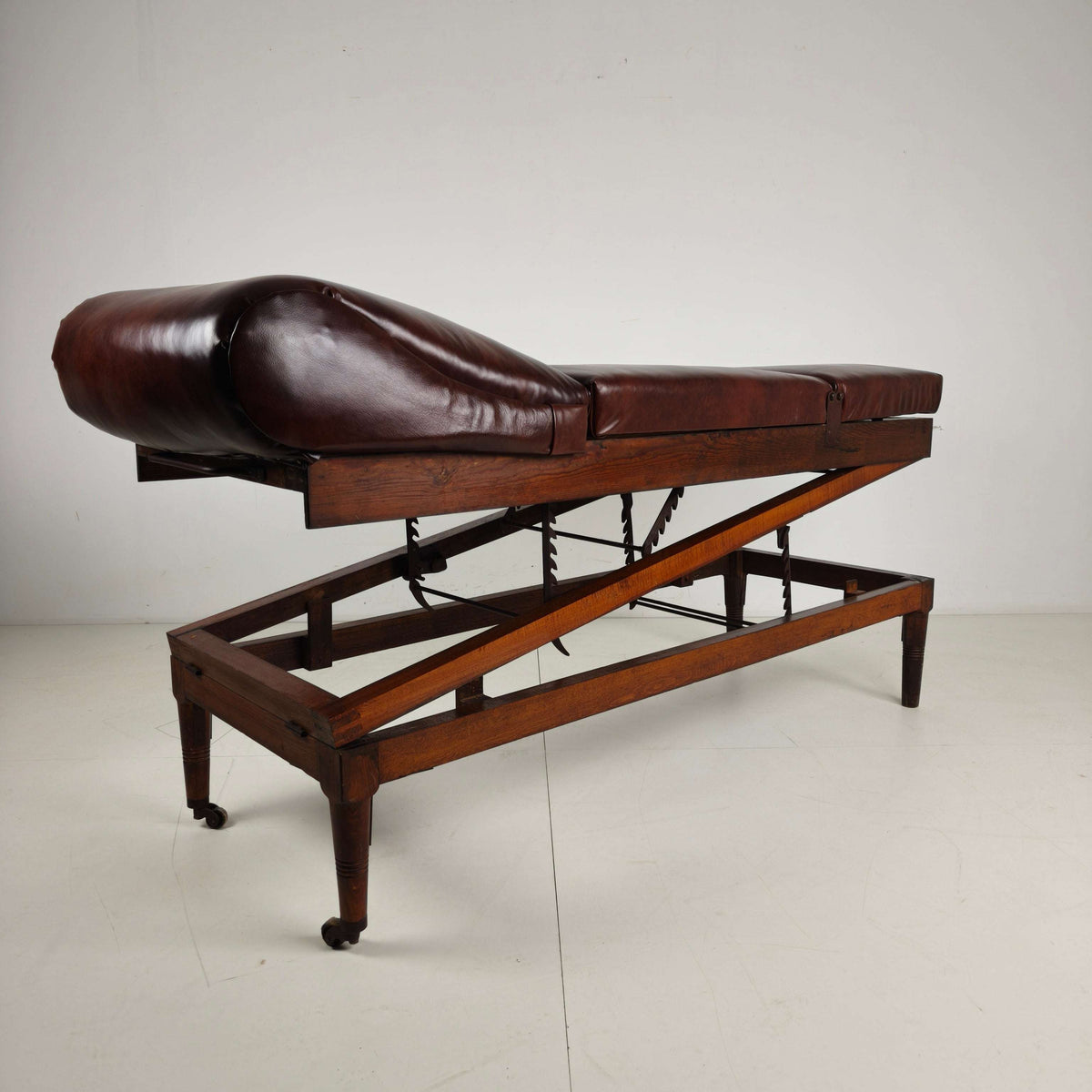 Antique English Military Hospital Bed – 19th Century Antique English Military Hospital Bed – 19th Century