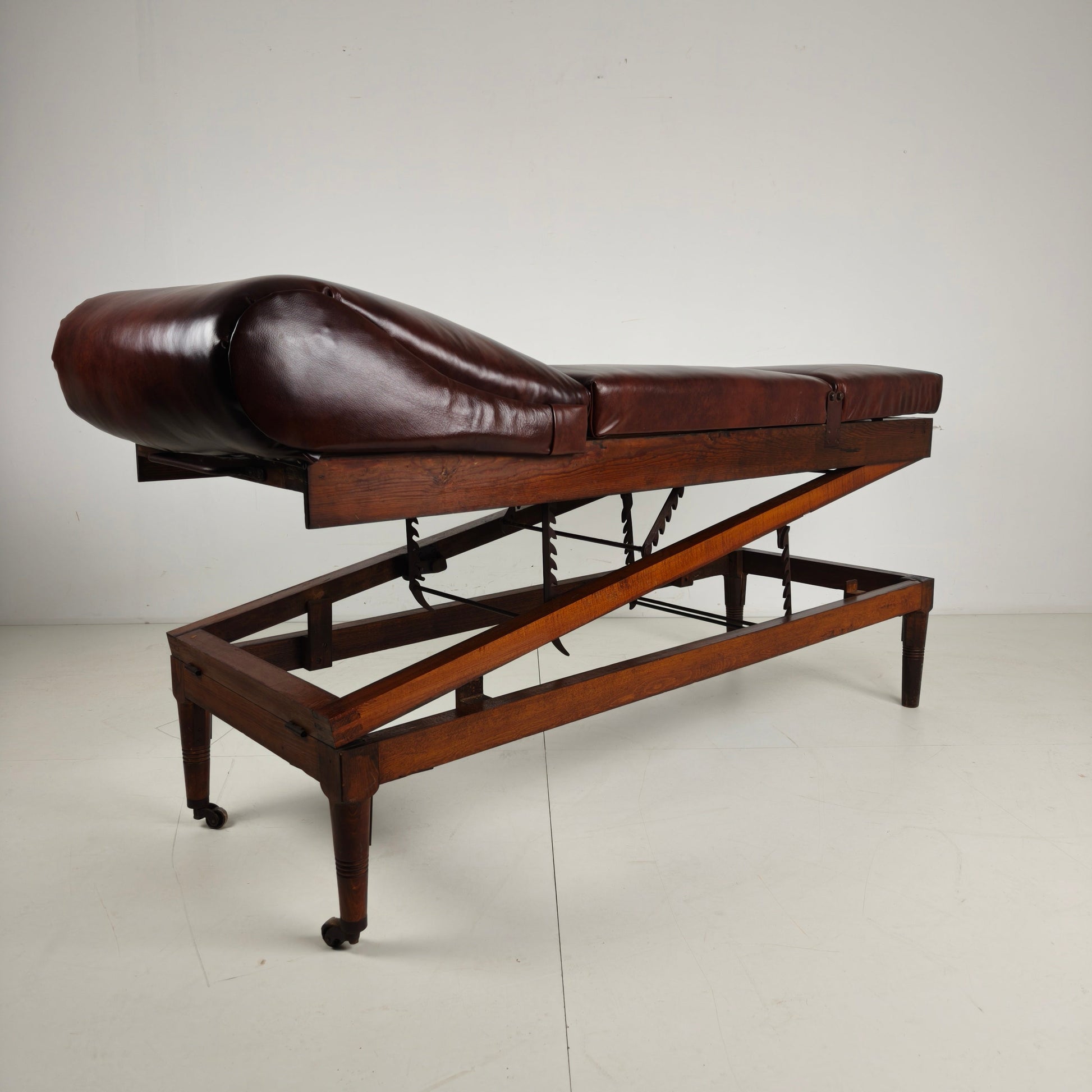 Antique English Military Hospital Bed – 19th Century Antique English Military Hospital Bed – 19th Century