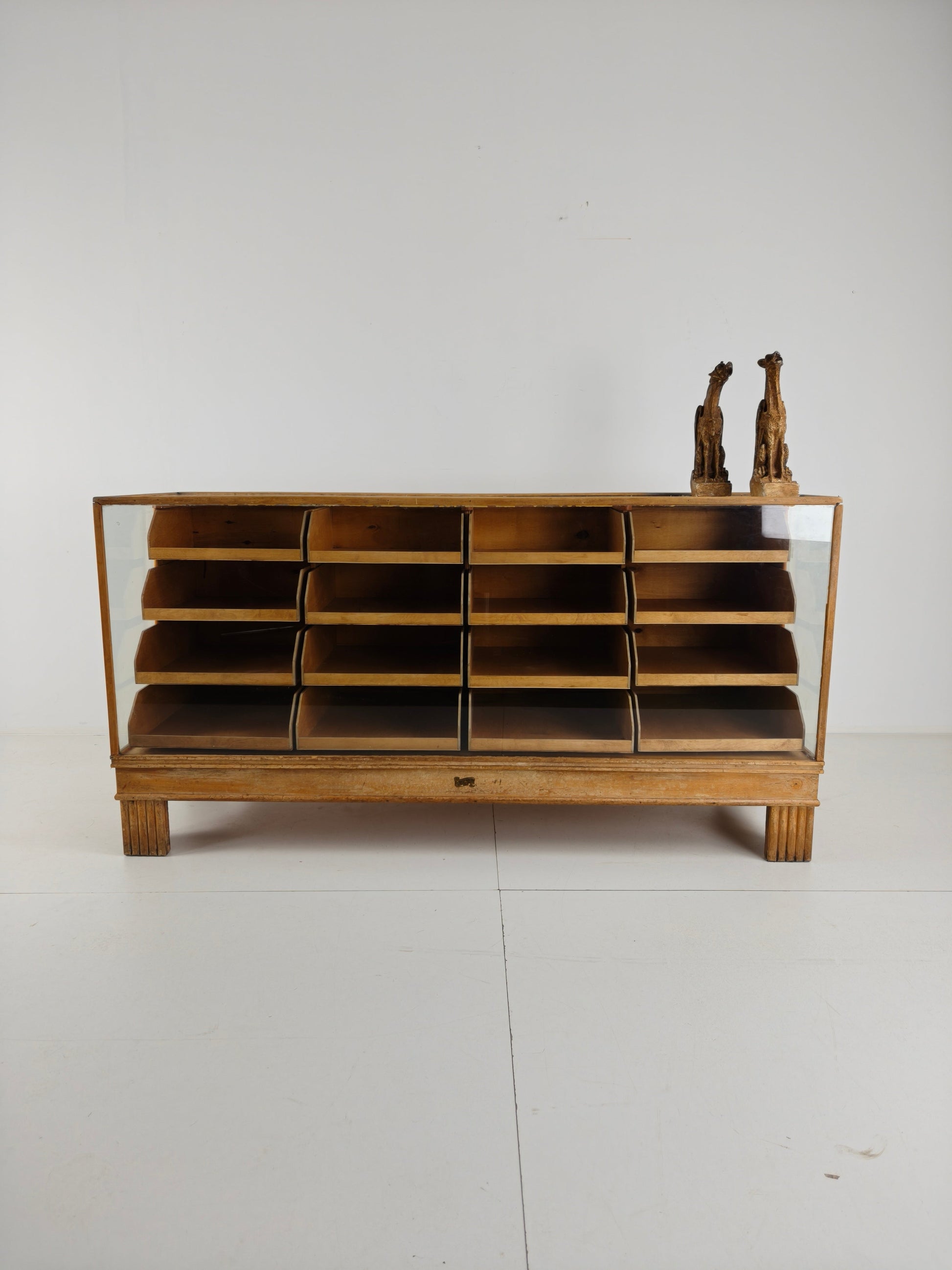 Antique English Oak & Glass Shop Counter Cabinet / Haberdashery Vitrine – c.1920 Antique English Oak & Glass Shop Counter Cabinet / Haberdashery Vitrine – c.1920