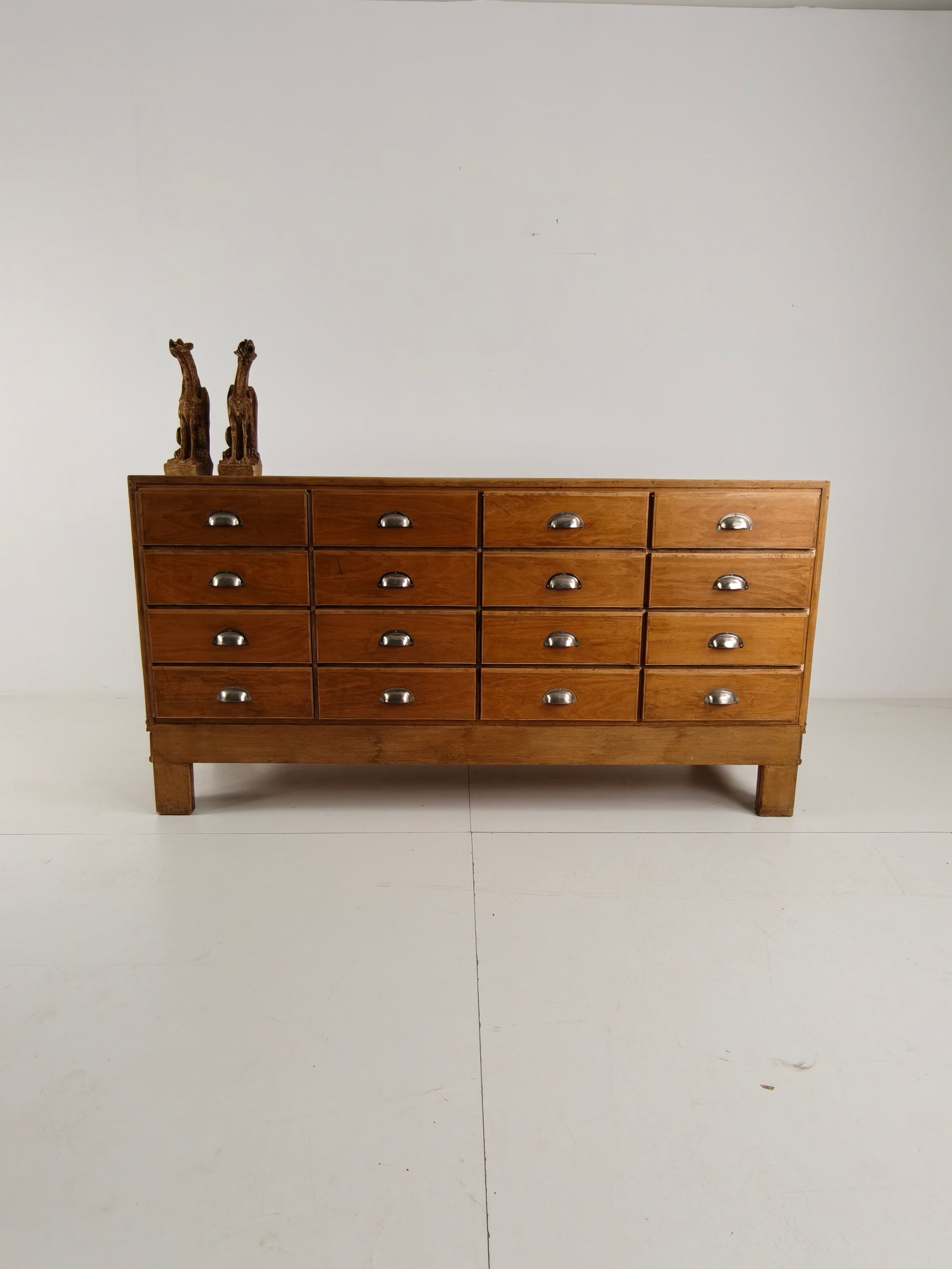 Antique English Oak & Glass Shop Counter Cabinet / Haberdashery Vitrine – c.1920 Antique English Oak & Glass Shop Counter Cabinet / Haberdashery Vitrine – c.1920