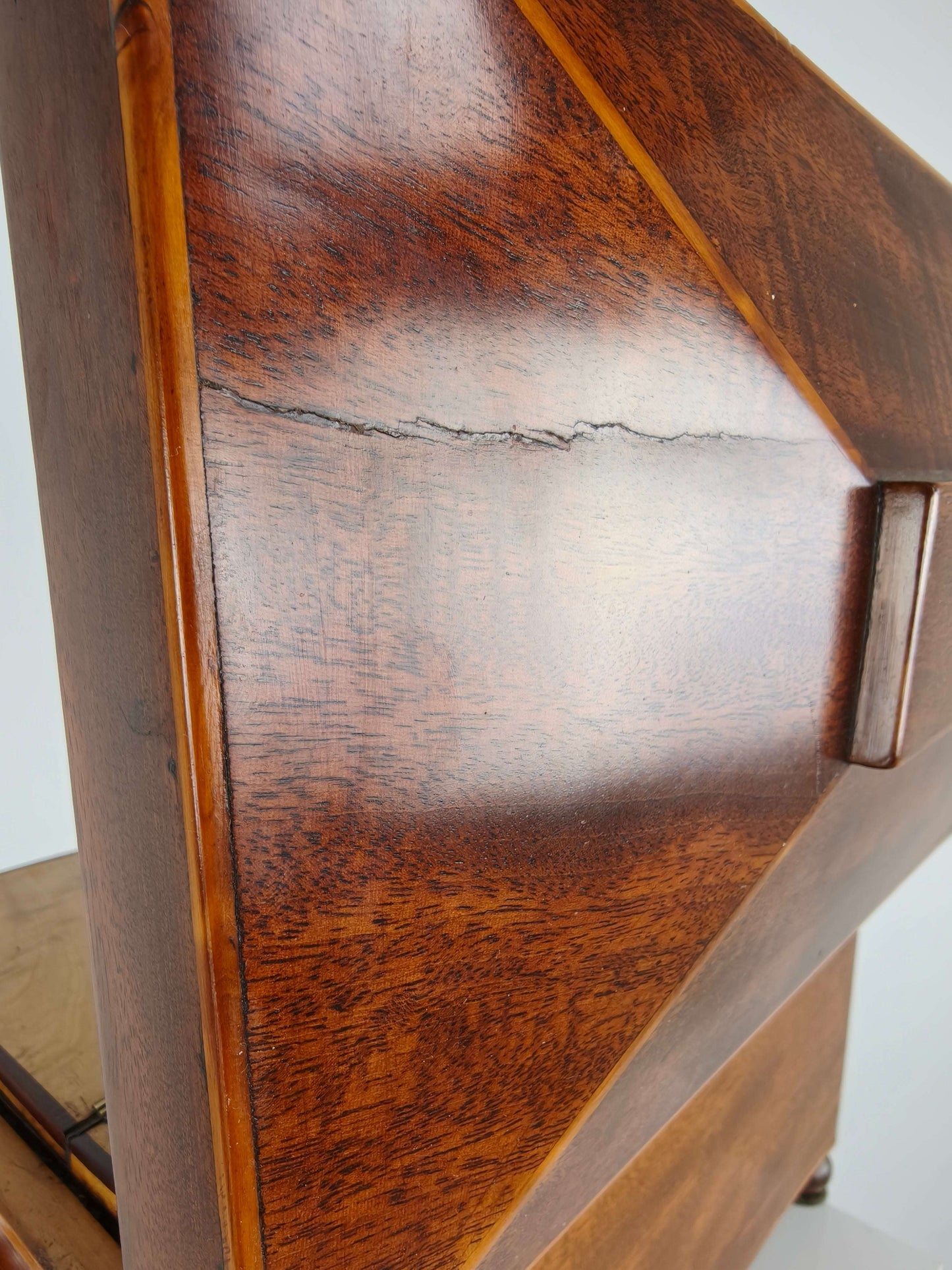 Antique English Rosewood Tea box, Early 19th Century Antique English Rosewood Tea box, Early 19th Century