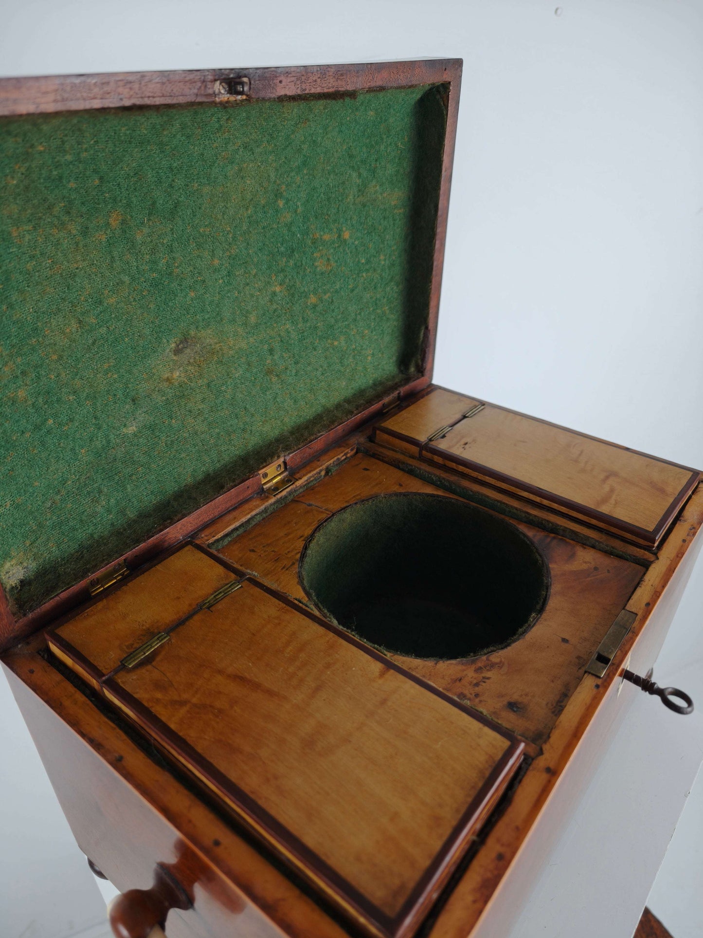 Antique English Rosewood Tea box, Early 19th Century Antique English Rosewood Tea box, Early 19th Century