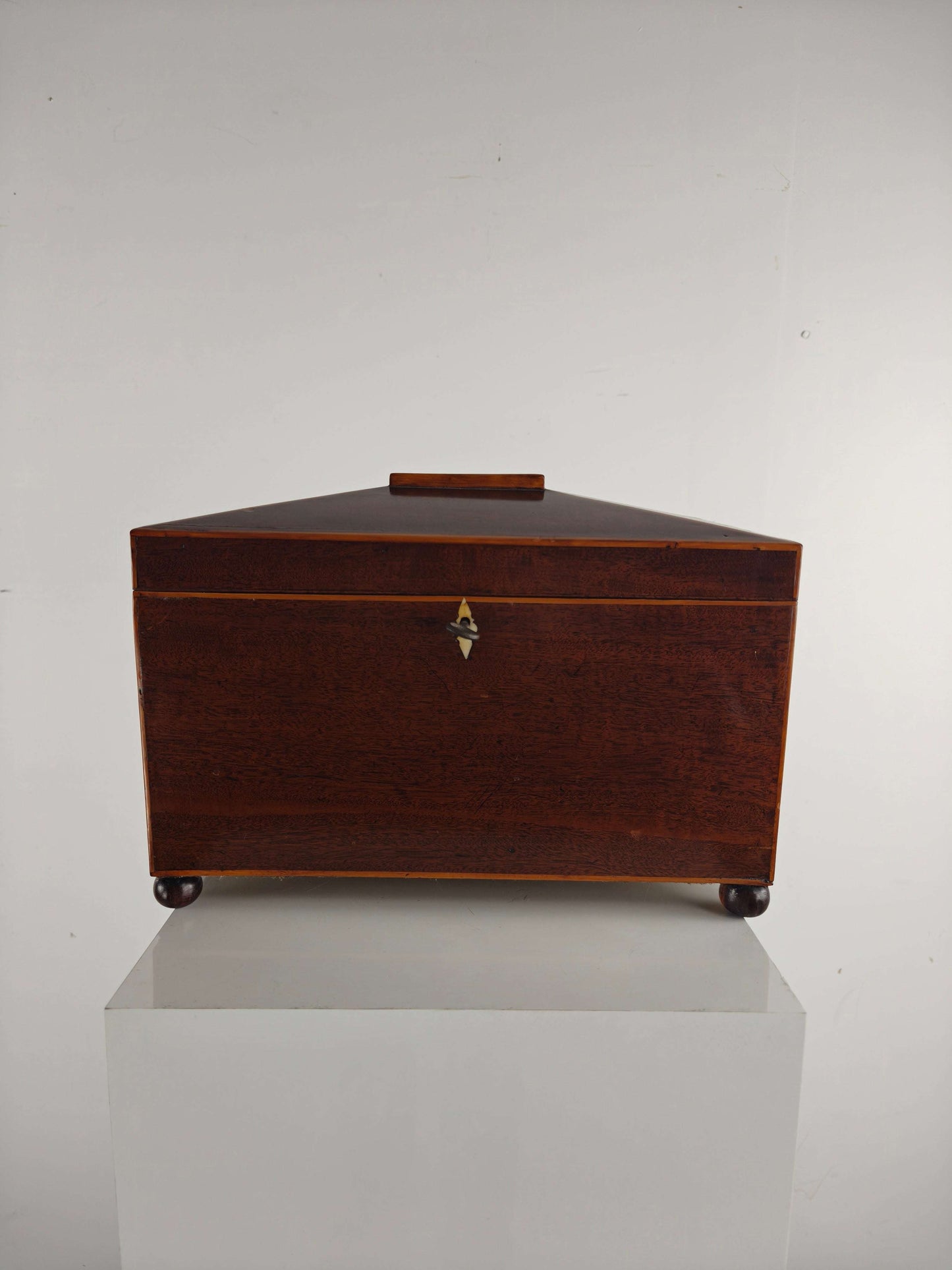 Antique English Rosewood Tea box, Early 19th Century Antique English Rosewood Tea box, Early 19th Century