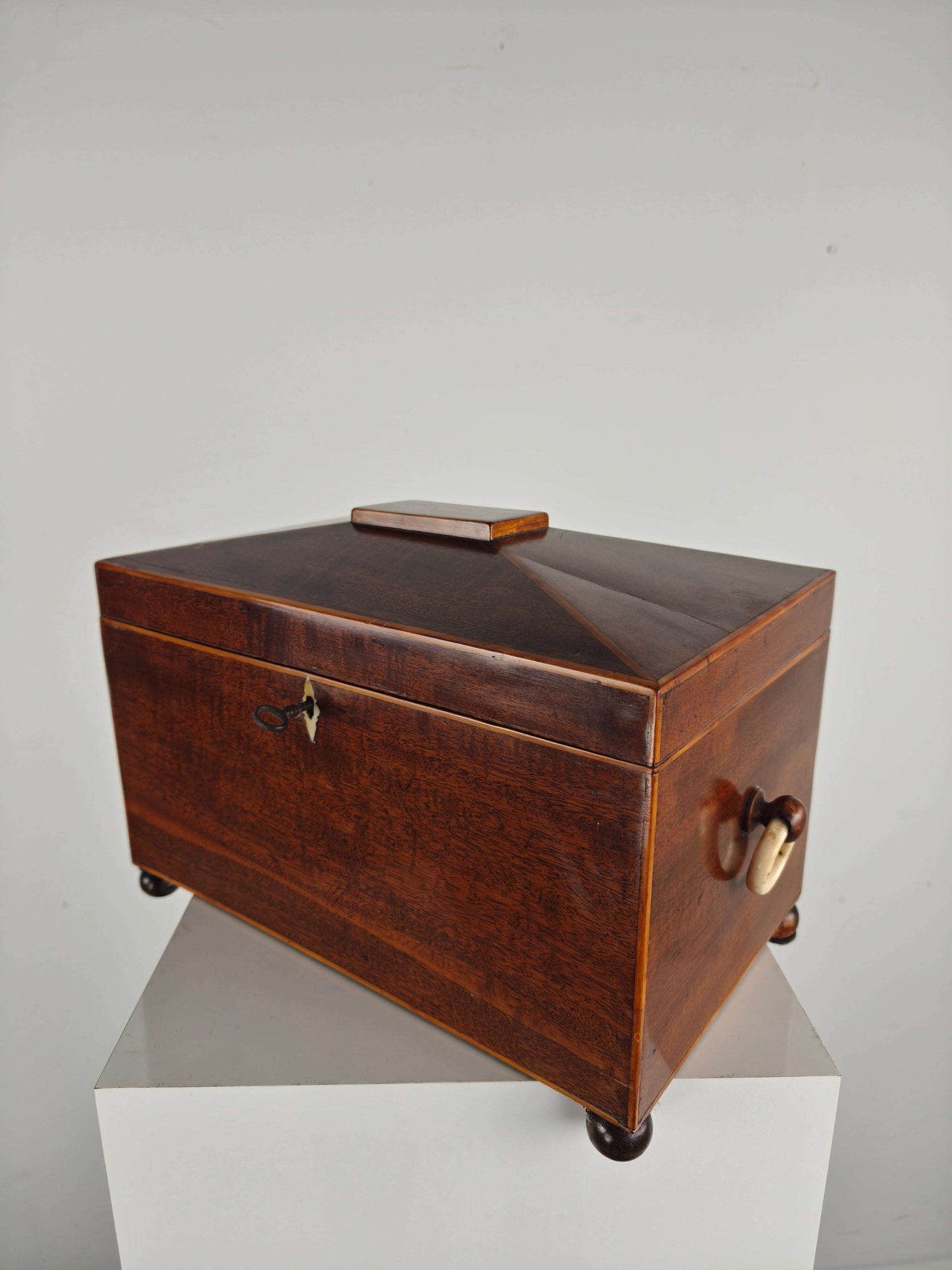 Antique English Rosewood Tea box, Early 19th Century Antique English Rosewood Tea box, Early 19th Century