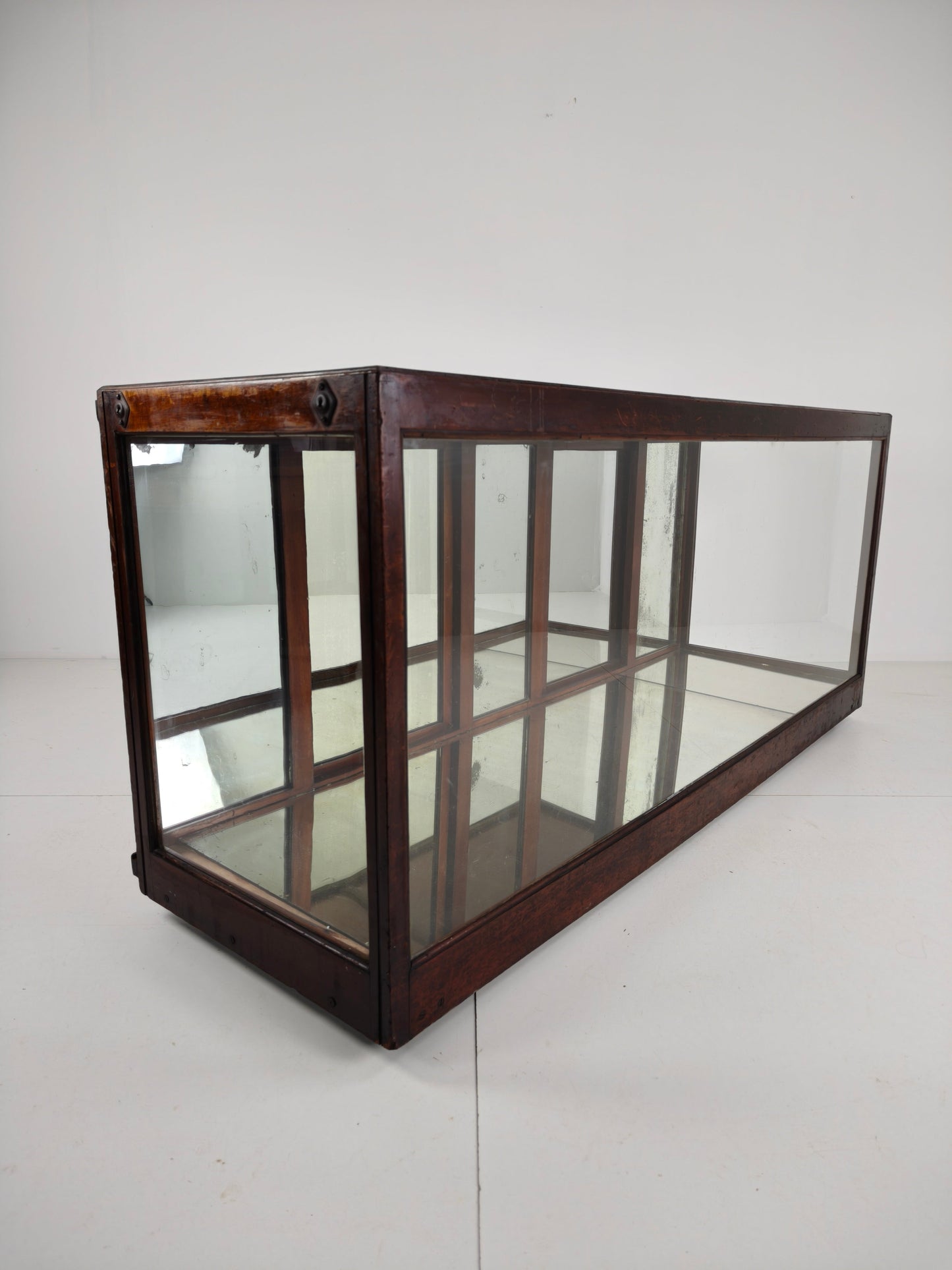 Antique English Shop display Counter with Mirror – Circa 1920 Antique English Shop display Counter with Mirror – Circa 1920