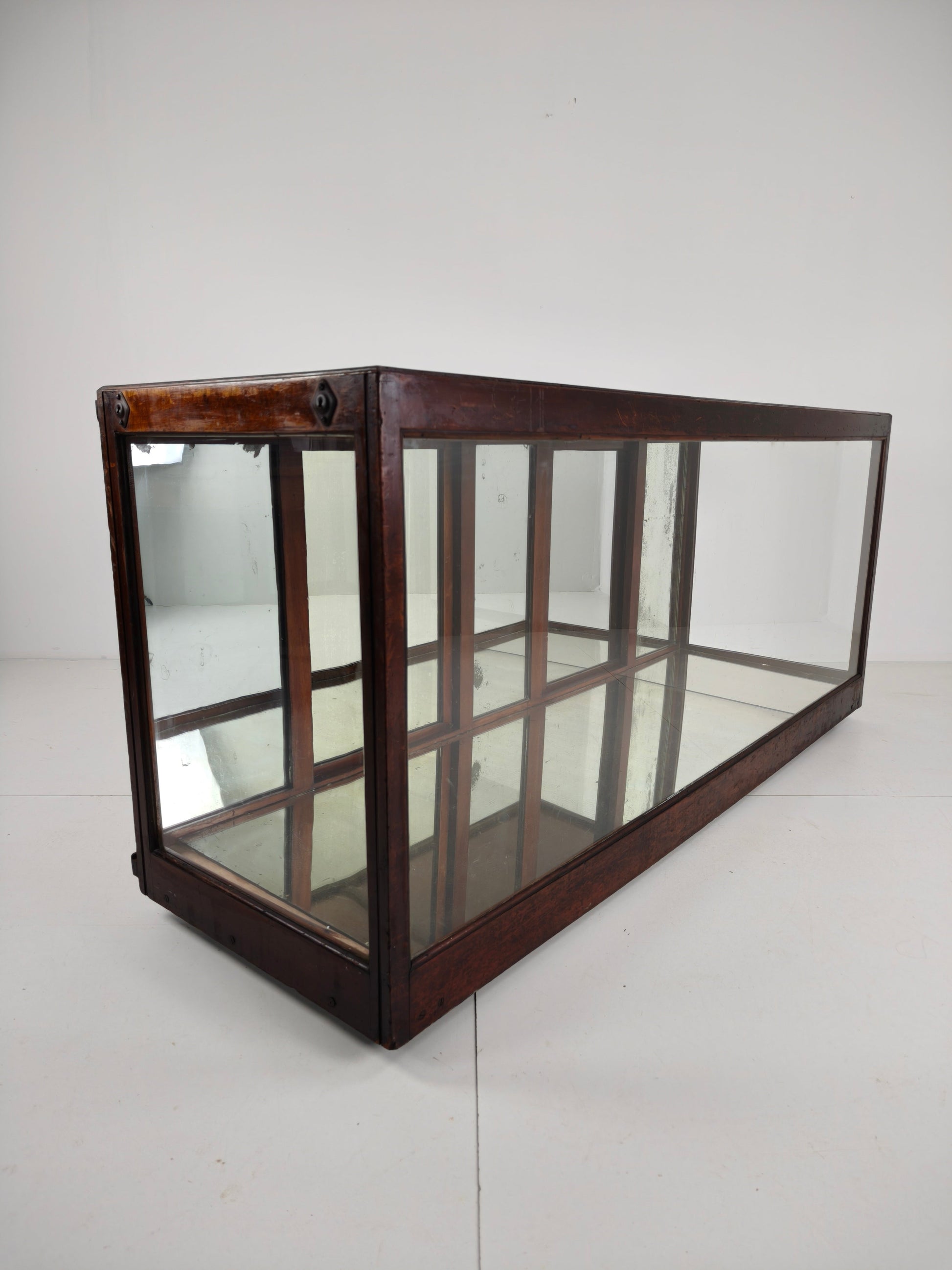 Antique English Shop display Counter with Mirror – Circa 1920 Antique English Shop display Counter with Mirror – Circa 1920