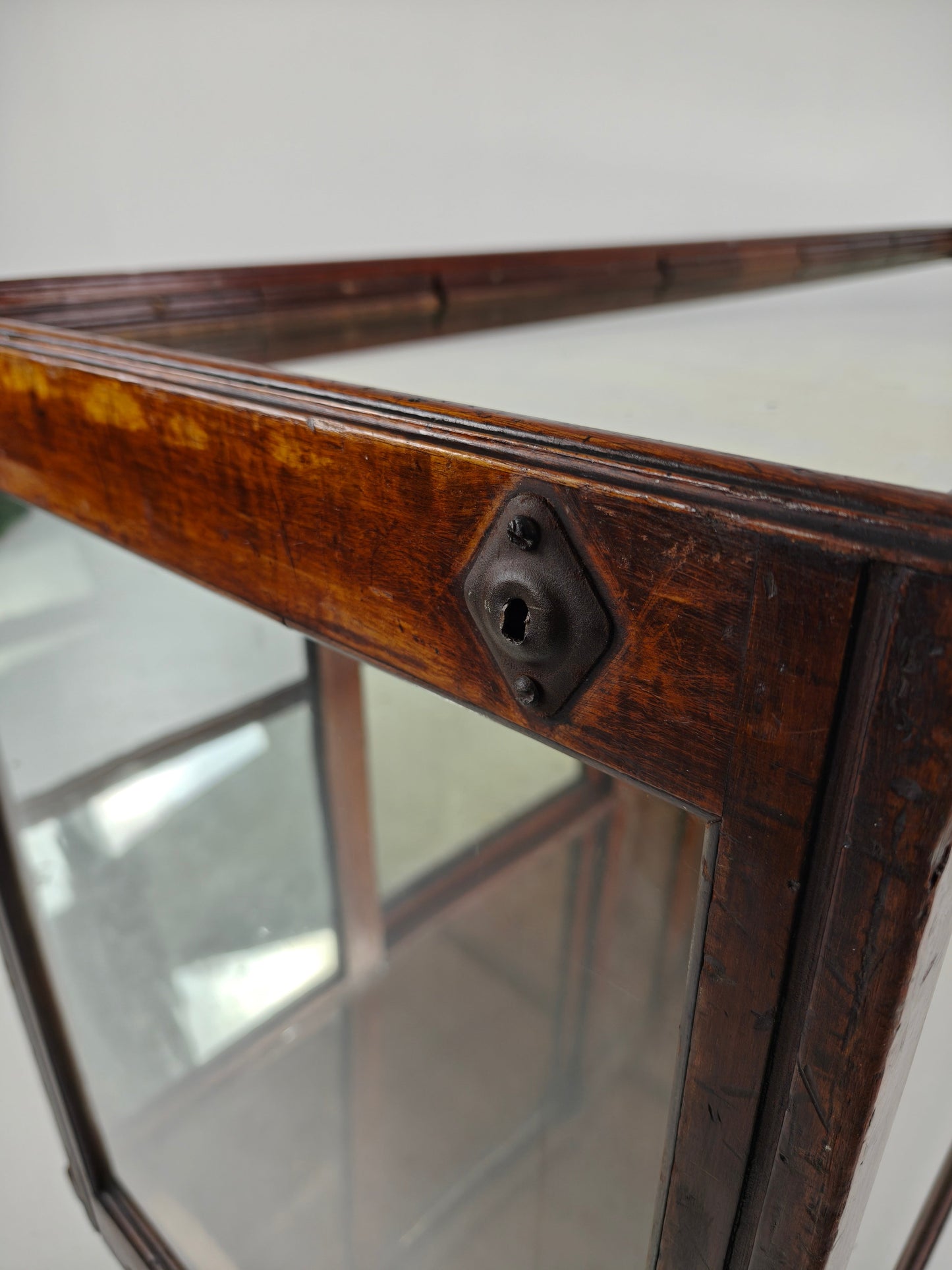Antique English Shop display Counter with Mirror – Circa 1920 Antique English Shop display Counter with Mirror – Circa 1920