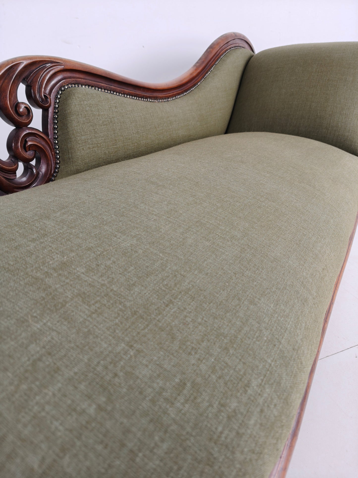 Antique English Victorian Chaise Lounge - Made of Mahogany, Beautifully Upholstered Antique English Victorian Chaise Lounge - Made of Mahogany, Beautifully Upholstered