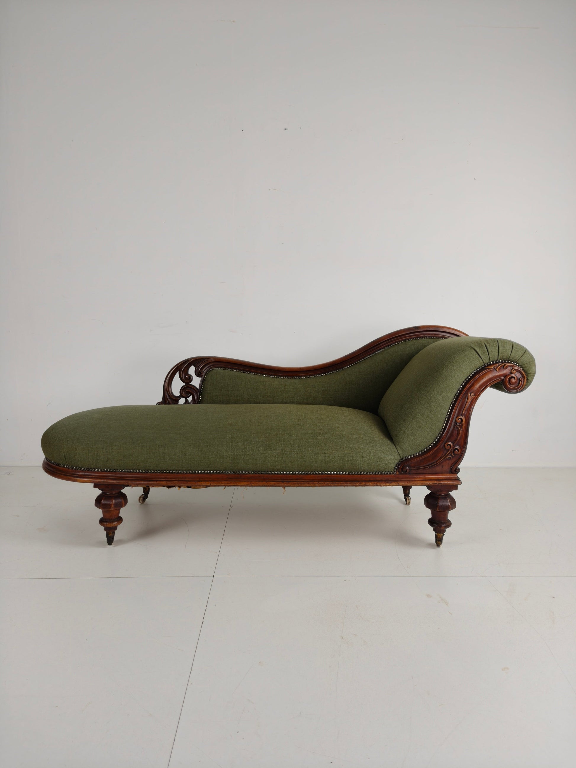 Antique English Victorian Chaise Lounge - Made of Mahogany, Beautifully Upholstered Antique English Victorian Chaise Lounge - Made of Mahogany, Beautifully Upholstered