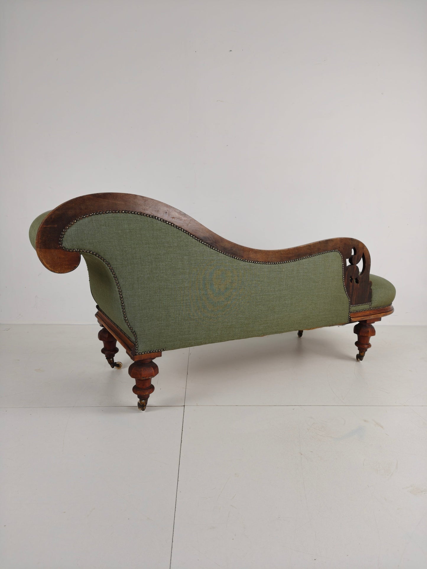 Antique English Victorian Chaise Lounge - Made of Mahogany, Beautifully Upholstered Antique English Victorian Chaise Lounge - Made of Mahogany, Beautifully Upholstered