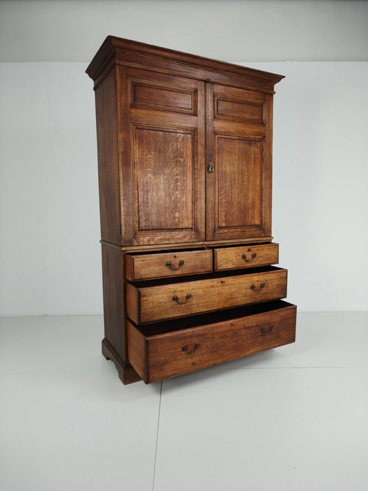 Antique Howard & Son’s Berners Street Linen Press Wardrobe – Light Oak, 19th Century Antique Howard & Son’s Berners Street Linen Press Wardrobe – Light Oak, 19th Century