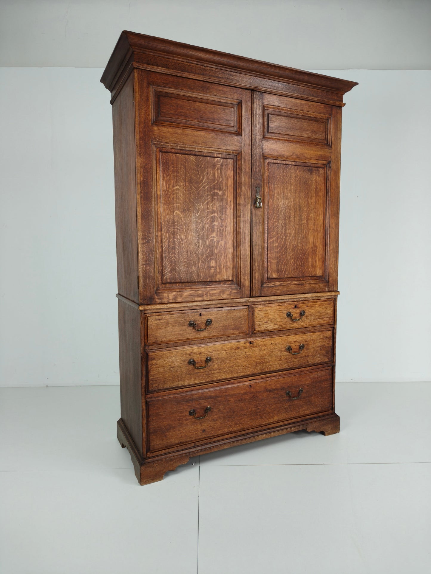 Antique Howard & Son’s Berners Street Linen Press Wardrobe – Light Oak, 19th Century Antique Howard & Son’s Berners Street Linen Press Wardrobe – Light Oak, 19th Century