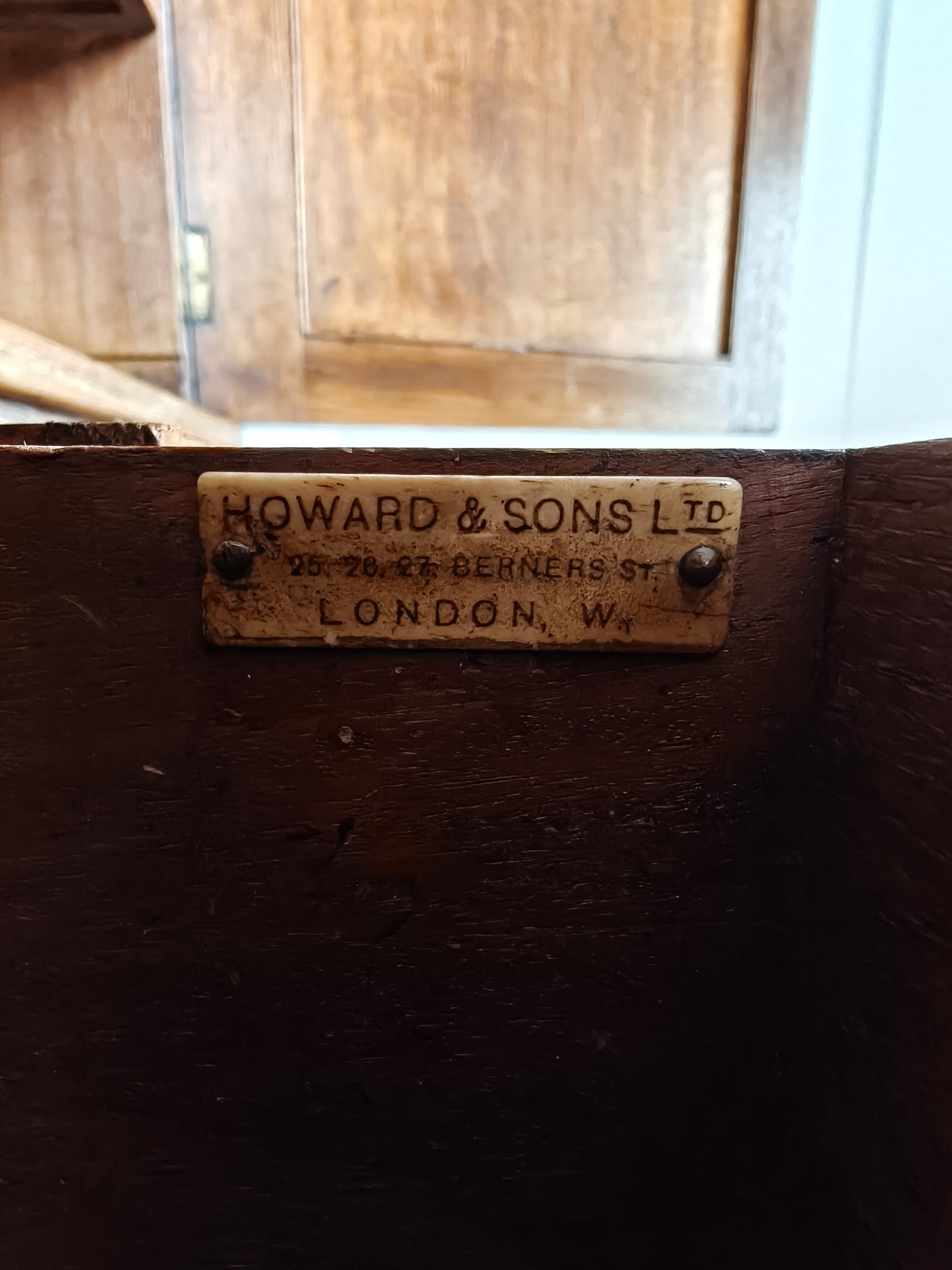 Antique Howard & Son’s Berners Street Linen Press Wardrobe – Light Oak, 19th Century Antique Howard & Son’s Berners Street Linen Press Wardrobe – Light Oak, 19th Century