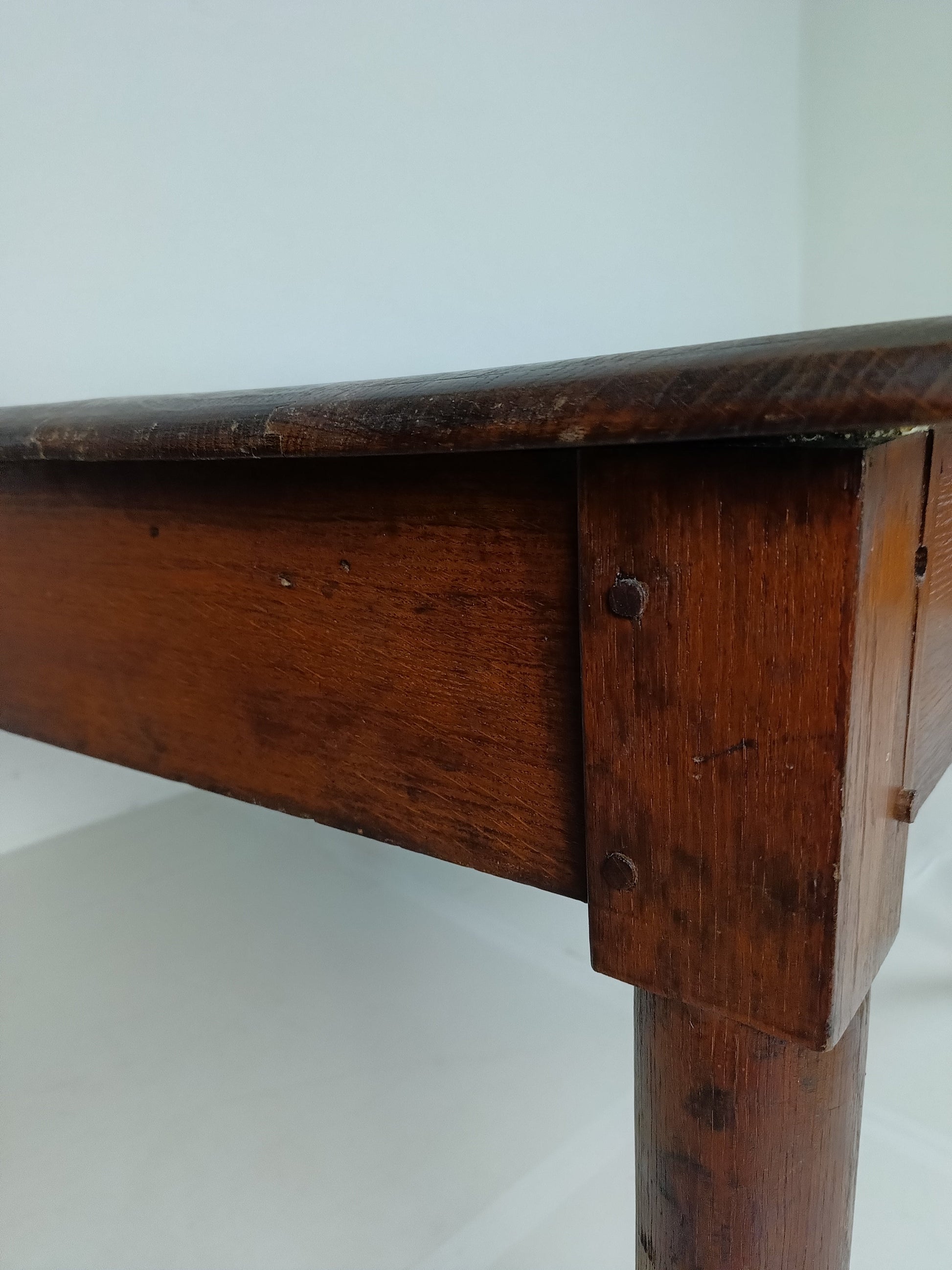Antique Late 19th-Century Oak Monastery Table – Belgium Antique Late 19th-Century Oak Monastery Table – Belgium