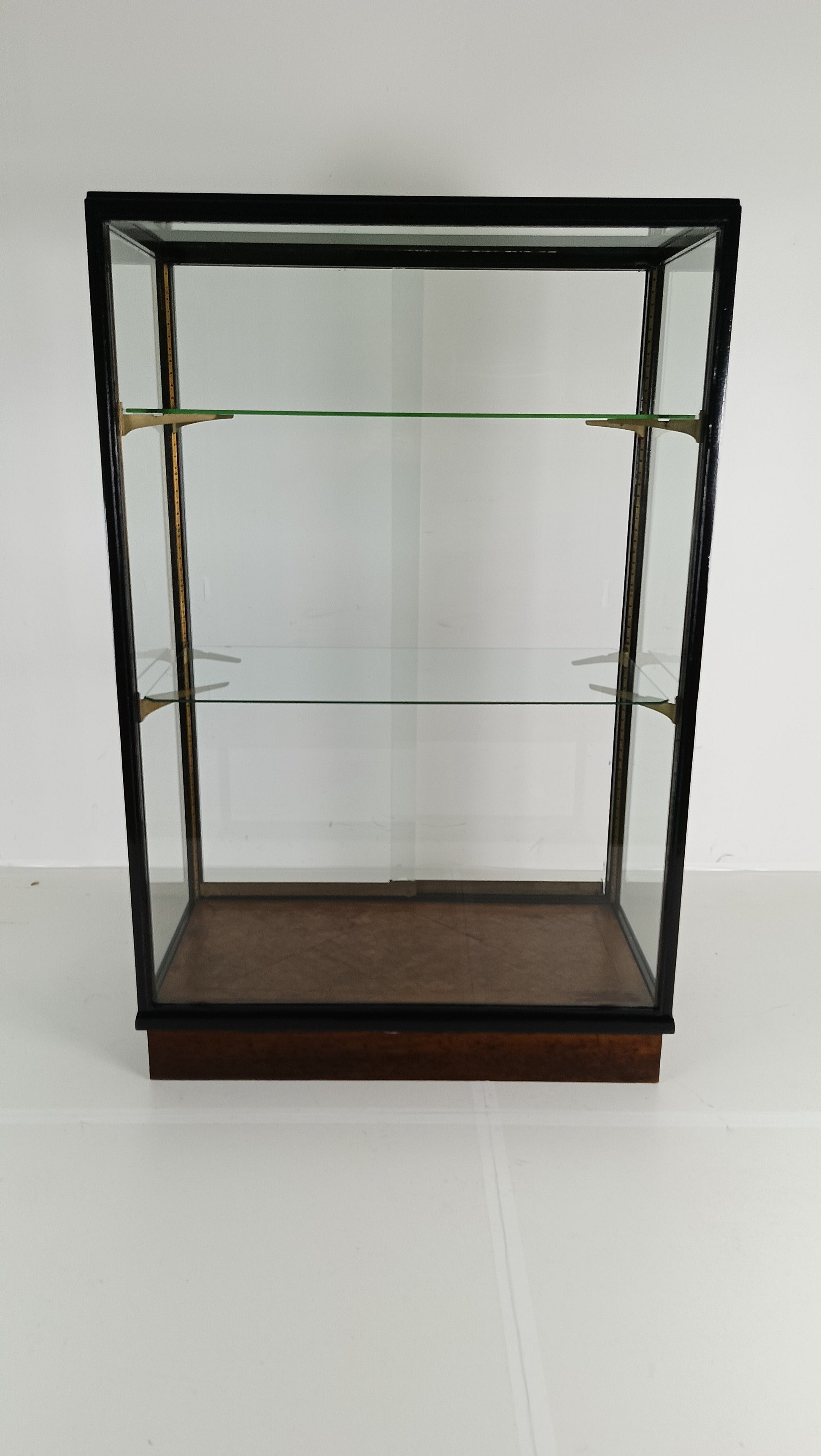 Antique Madame de Bonneterie Display Cabinet Antique Madame de Bonneterie Display Cabinet
