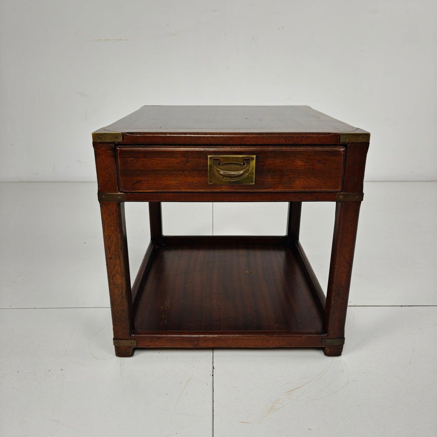 Antique Military Campaign Side Table / End Lamp Table – Brass Details – c.1900–1920 Antique Military Campaign Side Table / End Lamp Table – Brass Details – c.1900–1920